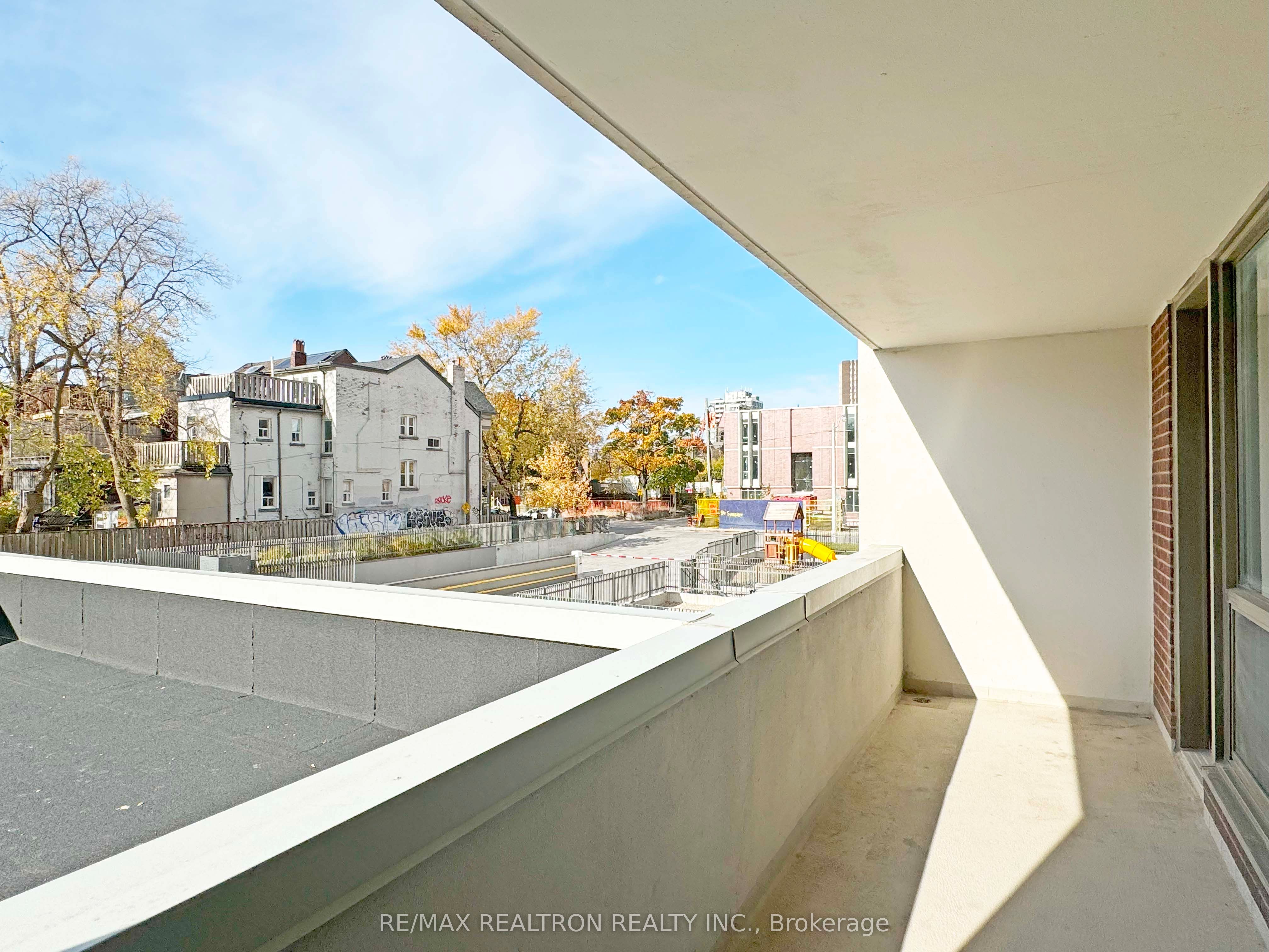 #202 - 666 Spadina Avenue Property Photo 8