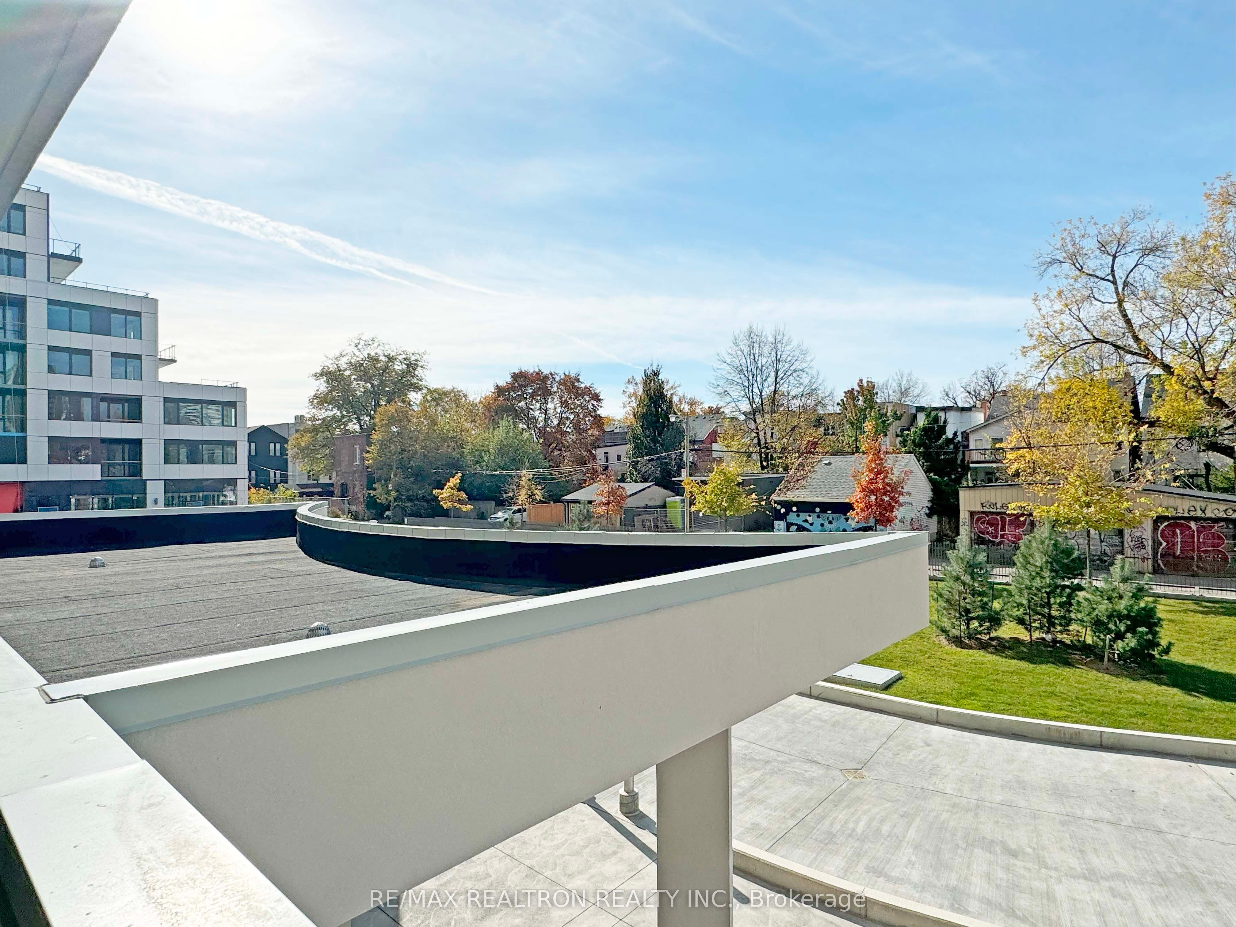 #202 - 666 Spadina Avenue Property Photo 9