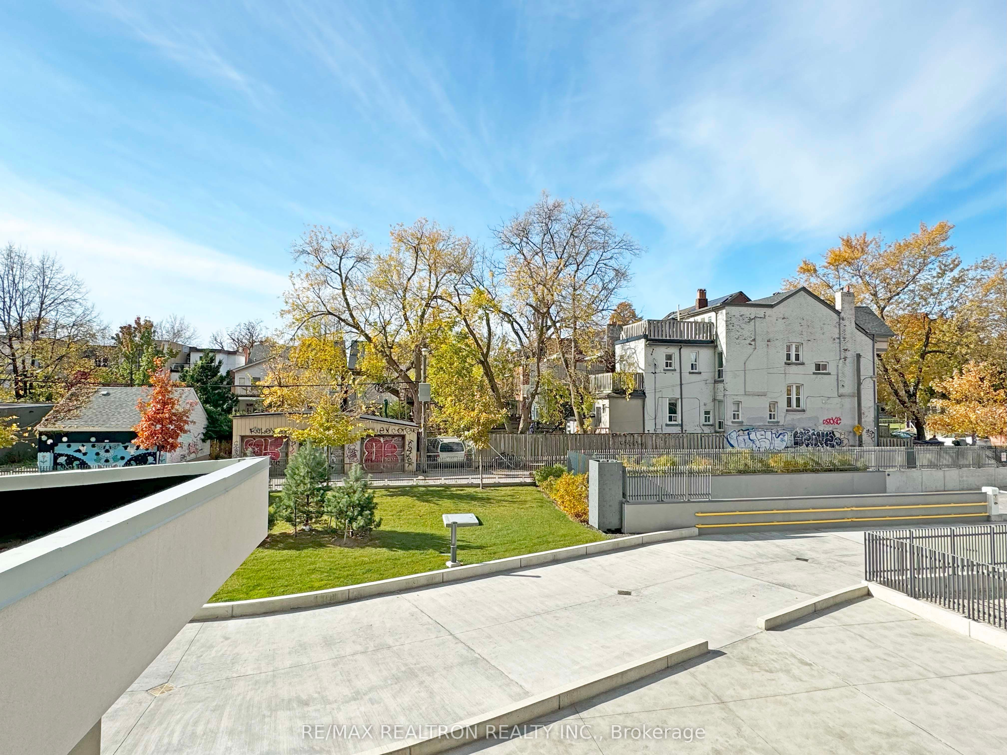 #202 - 666 Spadina Avenue Property Photo 10