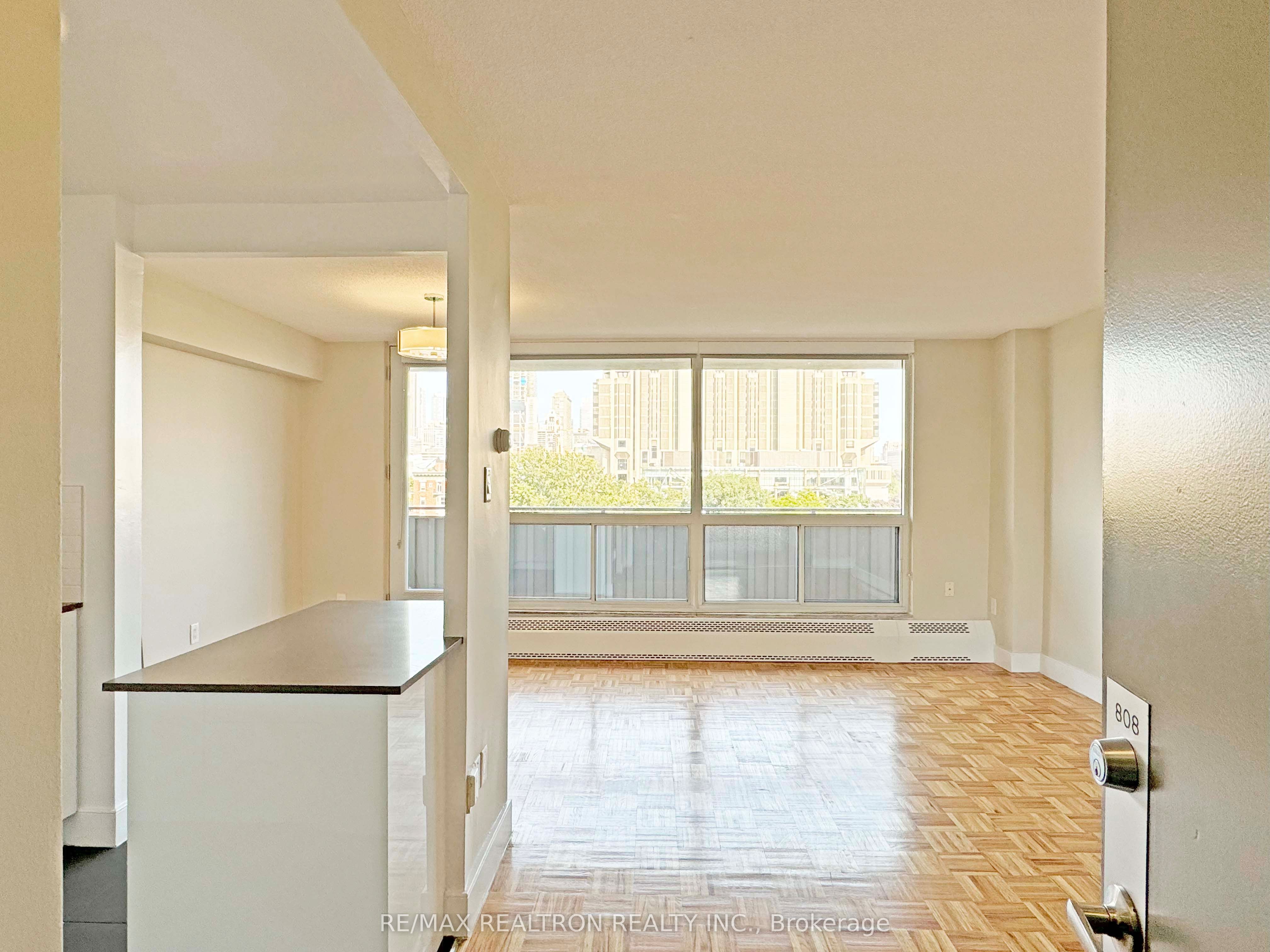 #808 - 666 Spadina Avenue Property Photo 1
