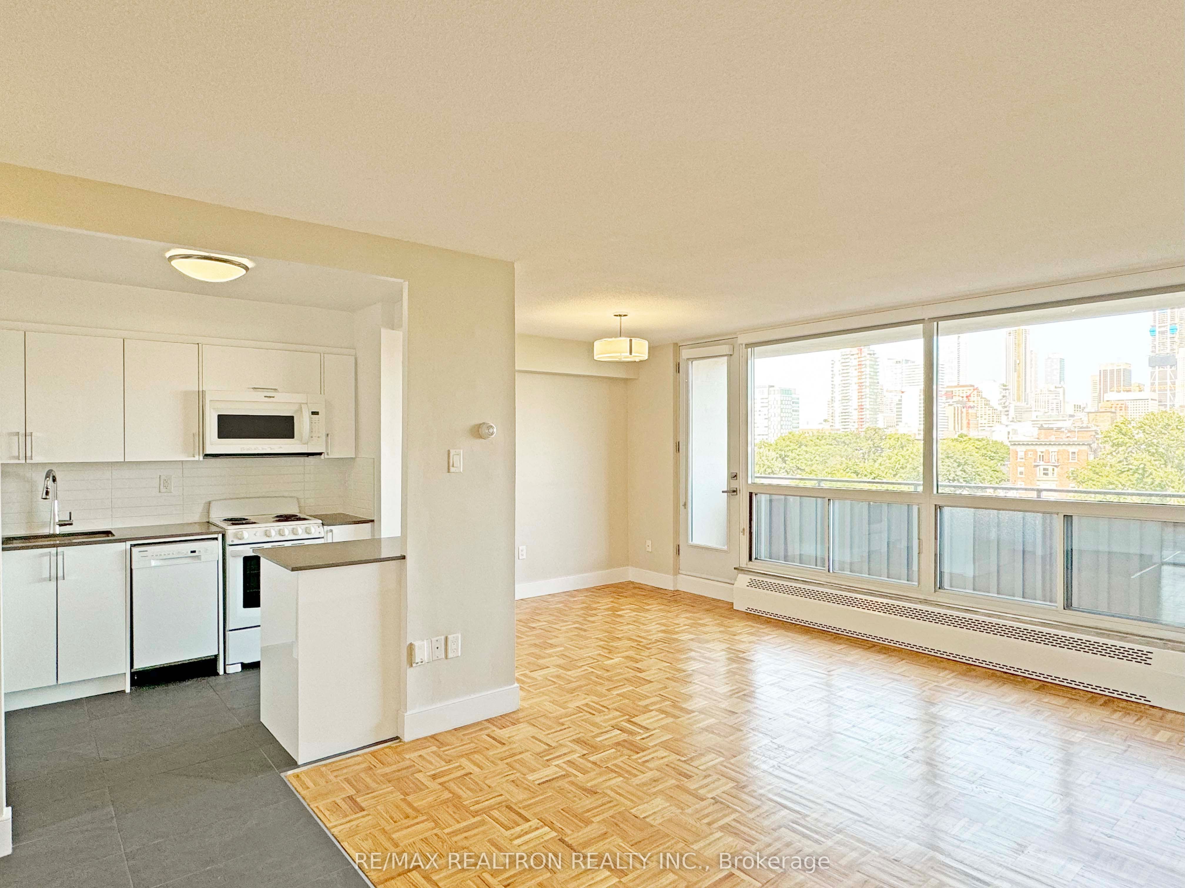 #808 - 666 Spadina Avenue Property Photo 2