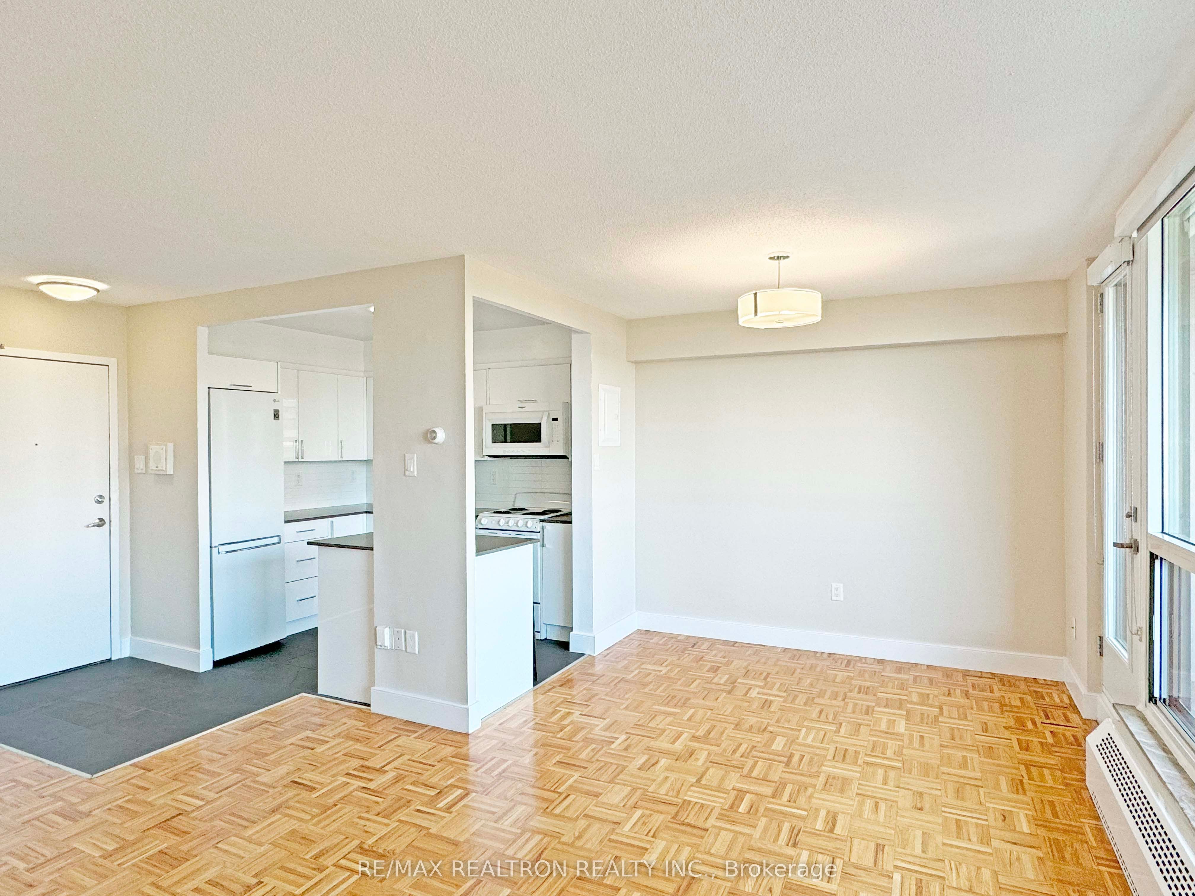 #808 - 666 Spadina Avenue Property Photo 3