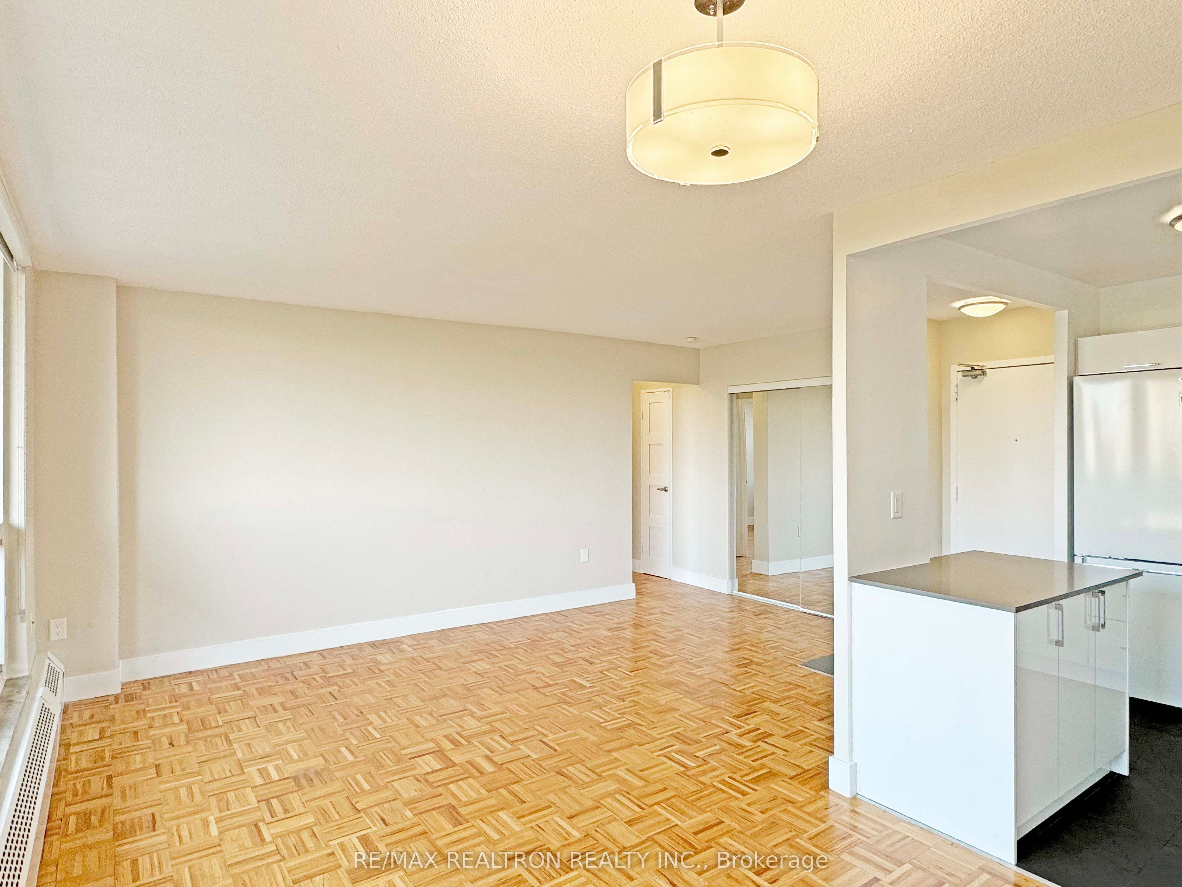 #808 - 666 Spadina Avenue Property Photo 5