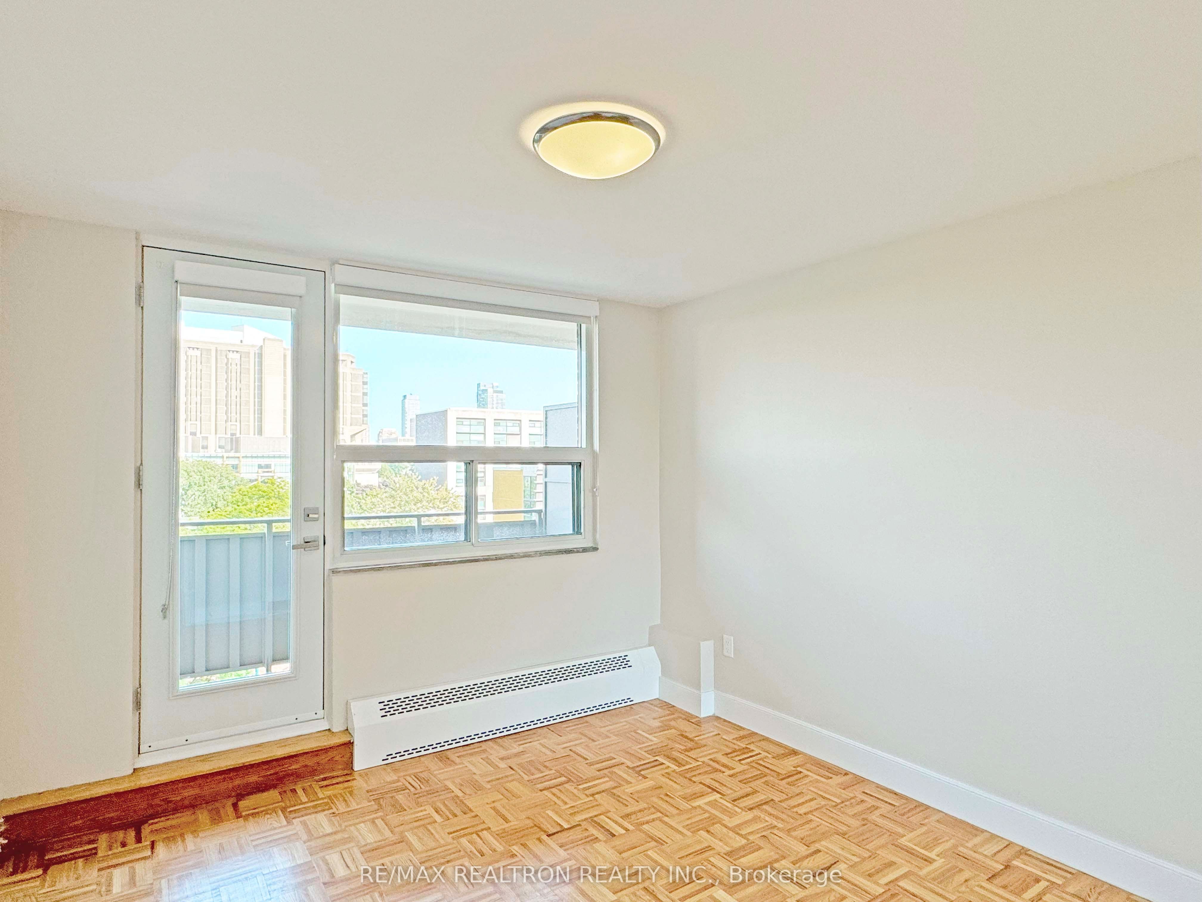 #808 - 666 Spadina Avenue Property Photo 7