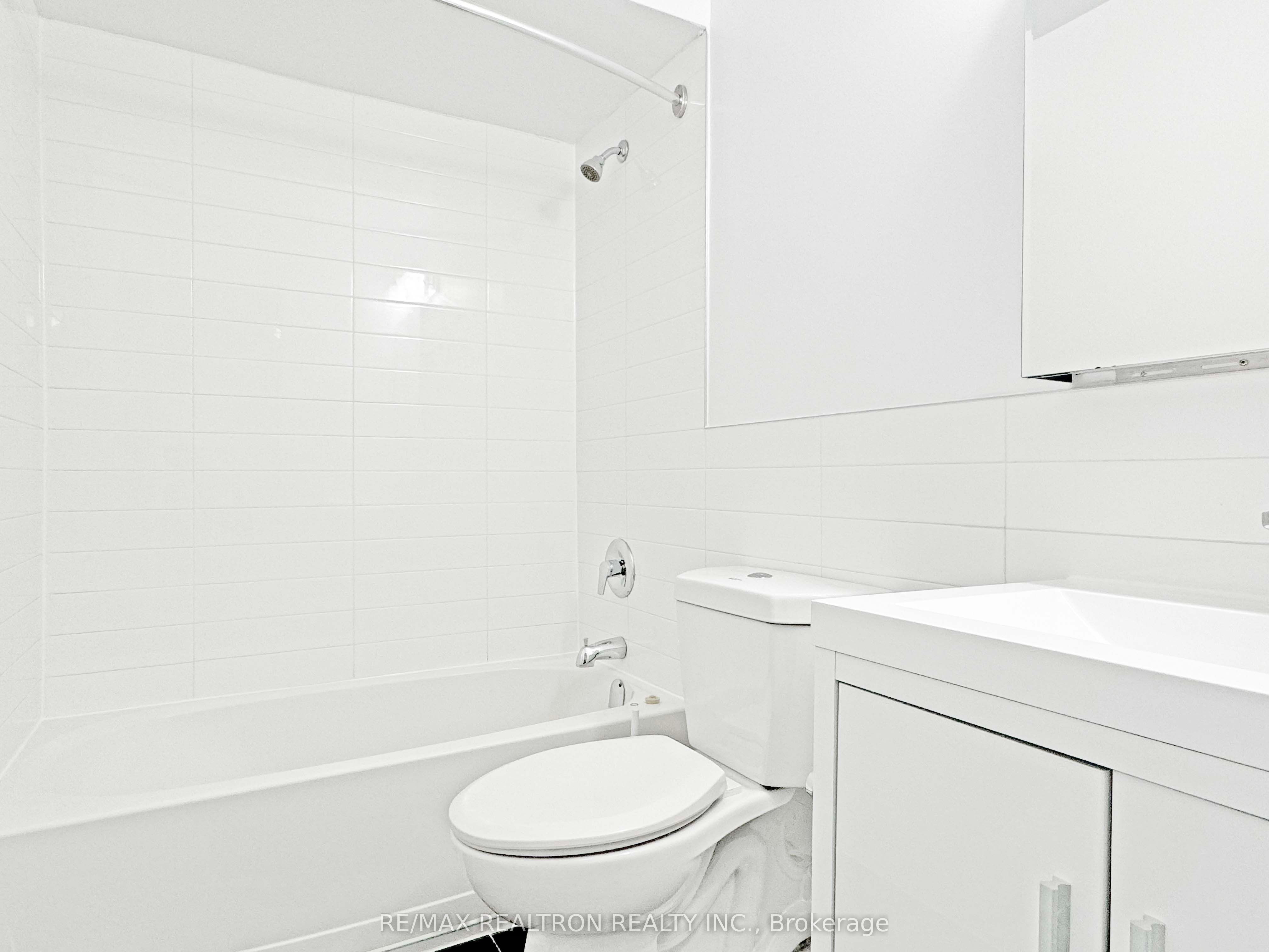 #808 - 666 Spadina Avenue Property Photo 9