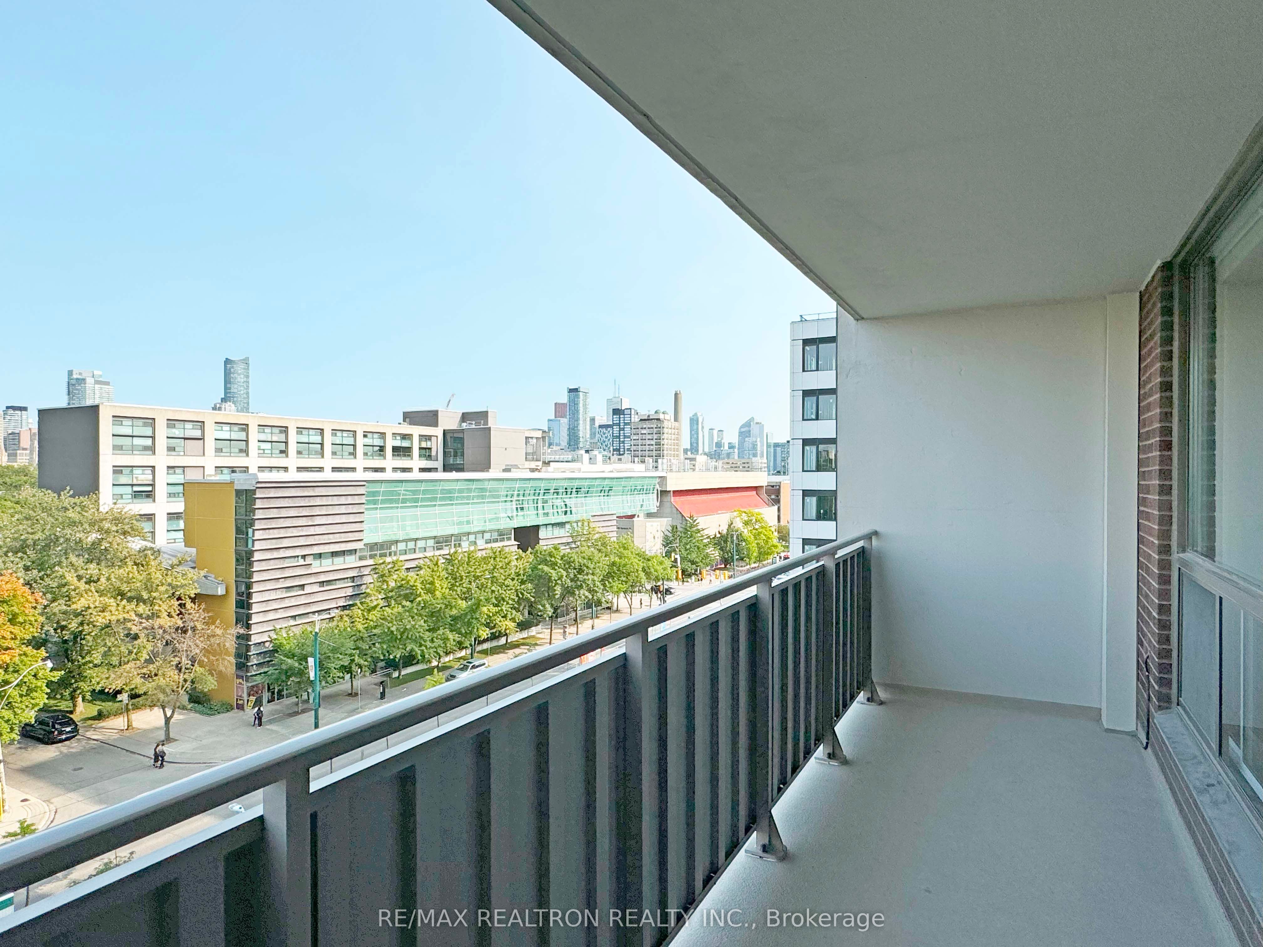 #808 - 666 Spadina Avenue Property Photo 10