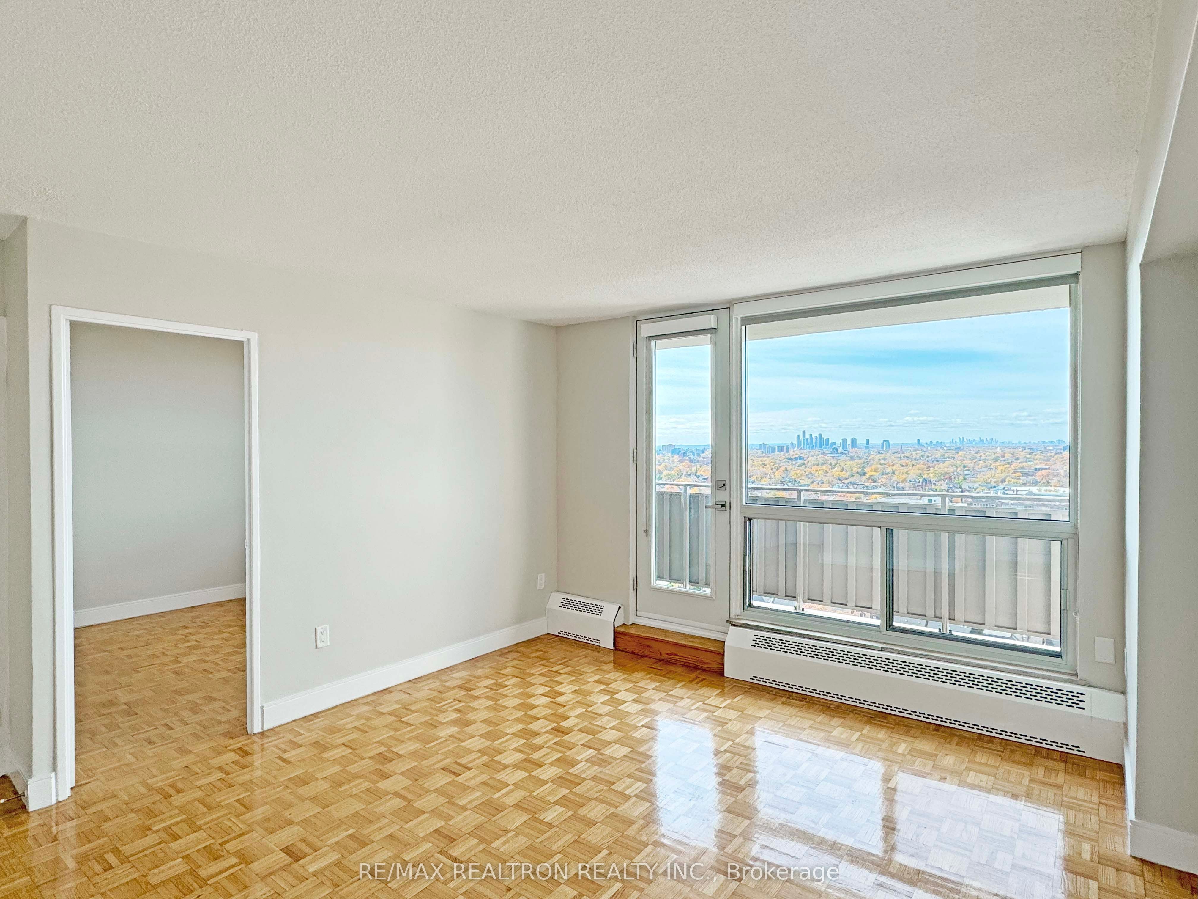 #2001 - 666 Spadina Avenue Property Photo 4