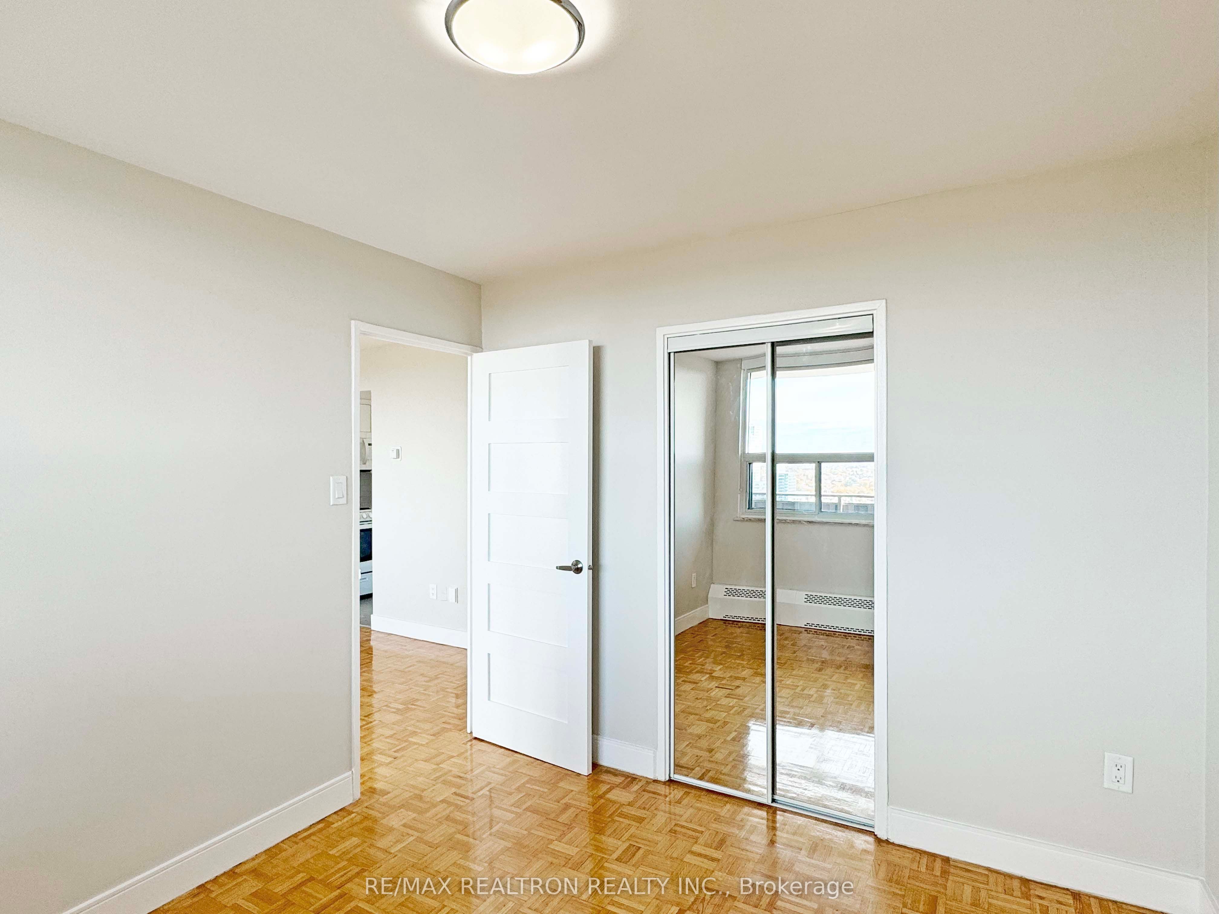 #2001 - 666 Spadina Avenue Property Photo 6