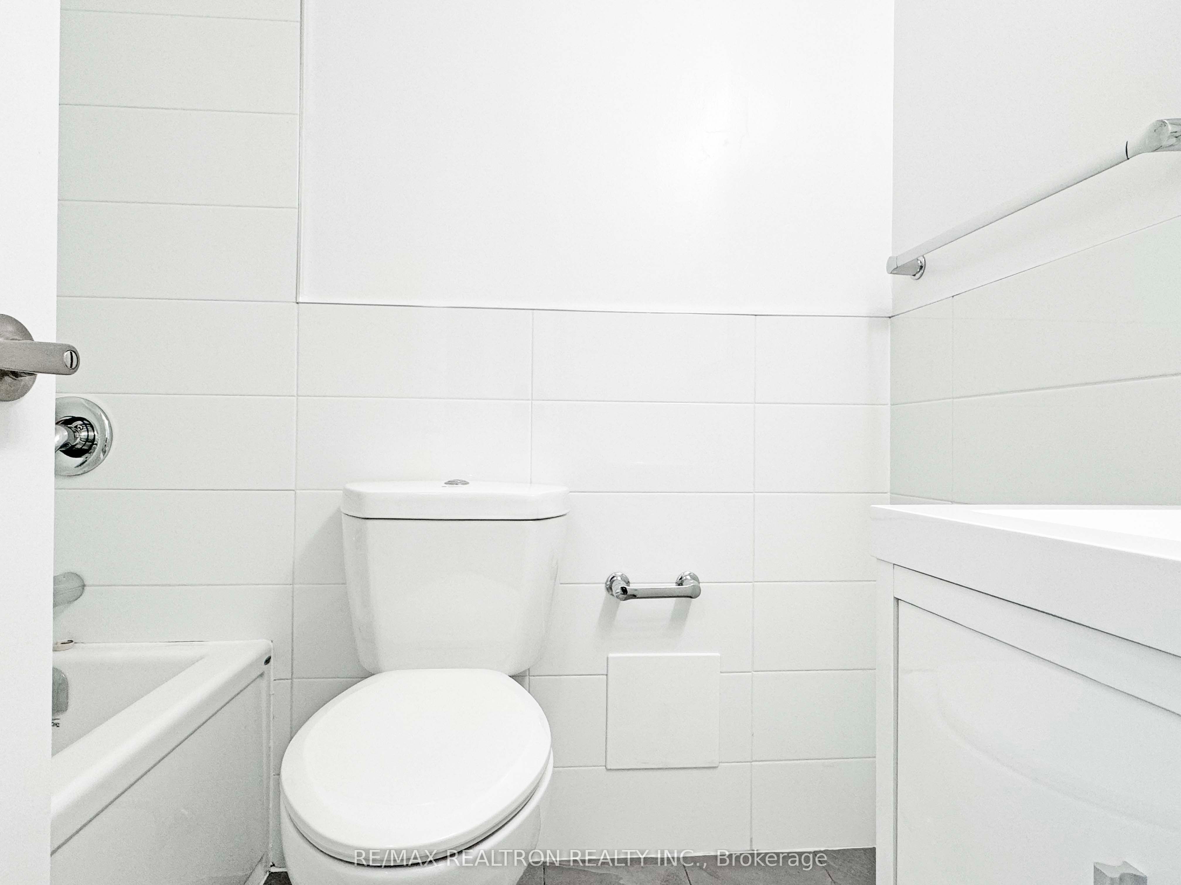 #2001 - 666 Spadina Avenue Property Photo 8