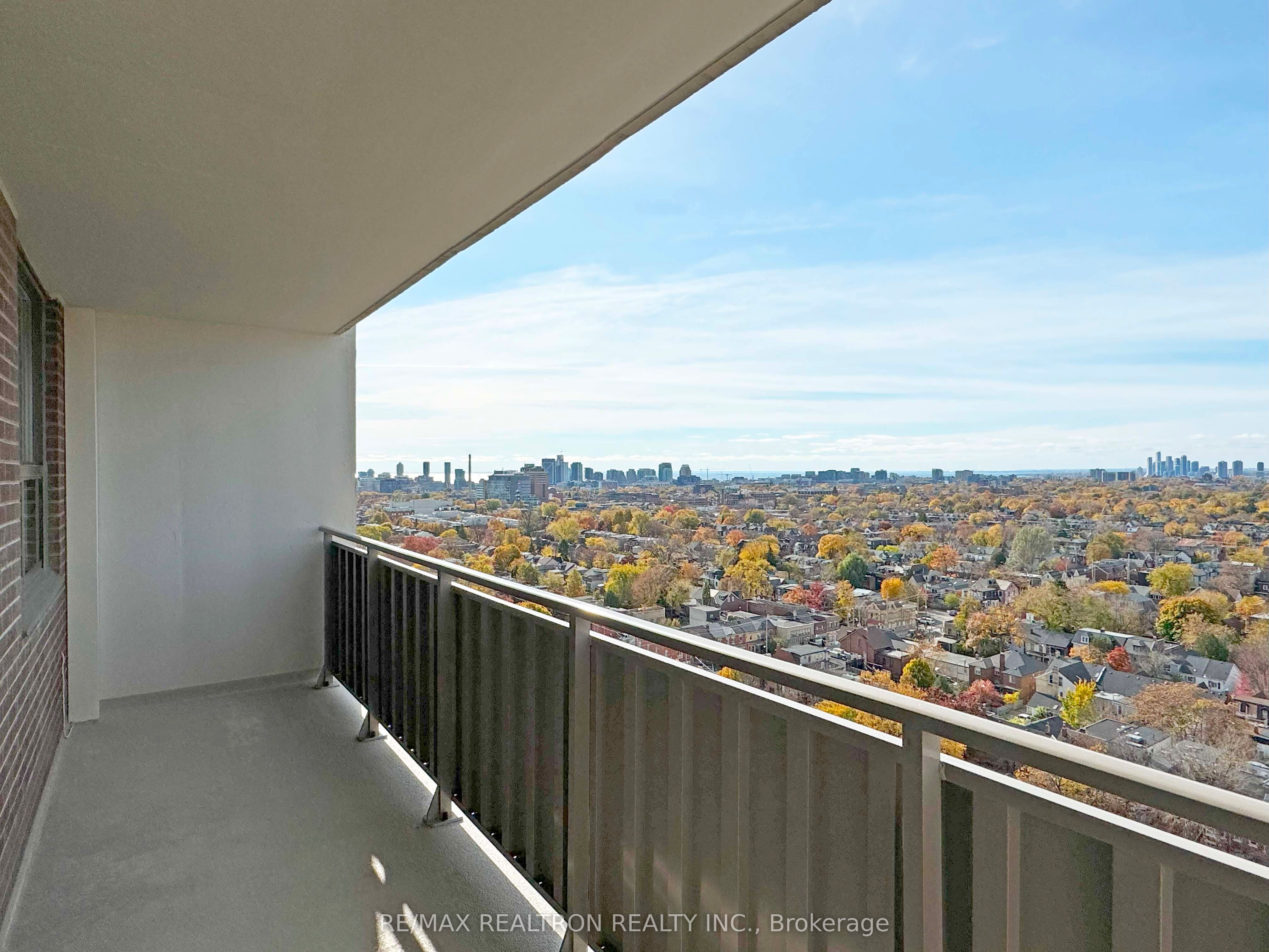 #2001 - 666 Spadina Avenue Property Photo 10