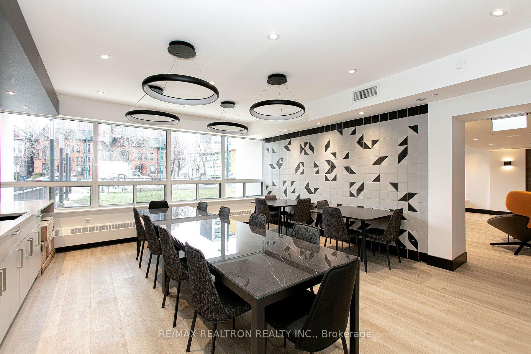 #2001 - 666 Spadina Avenue Property Photo 14