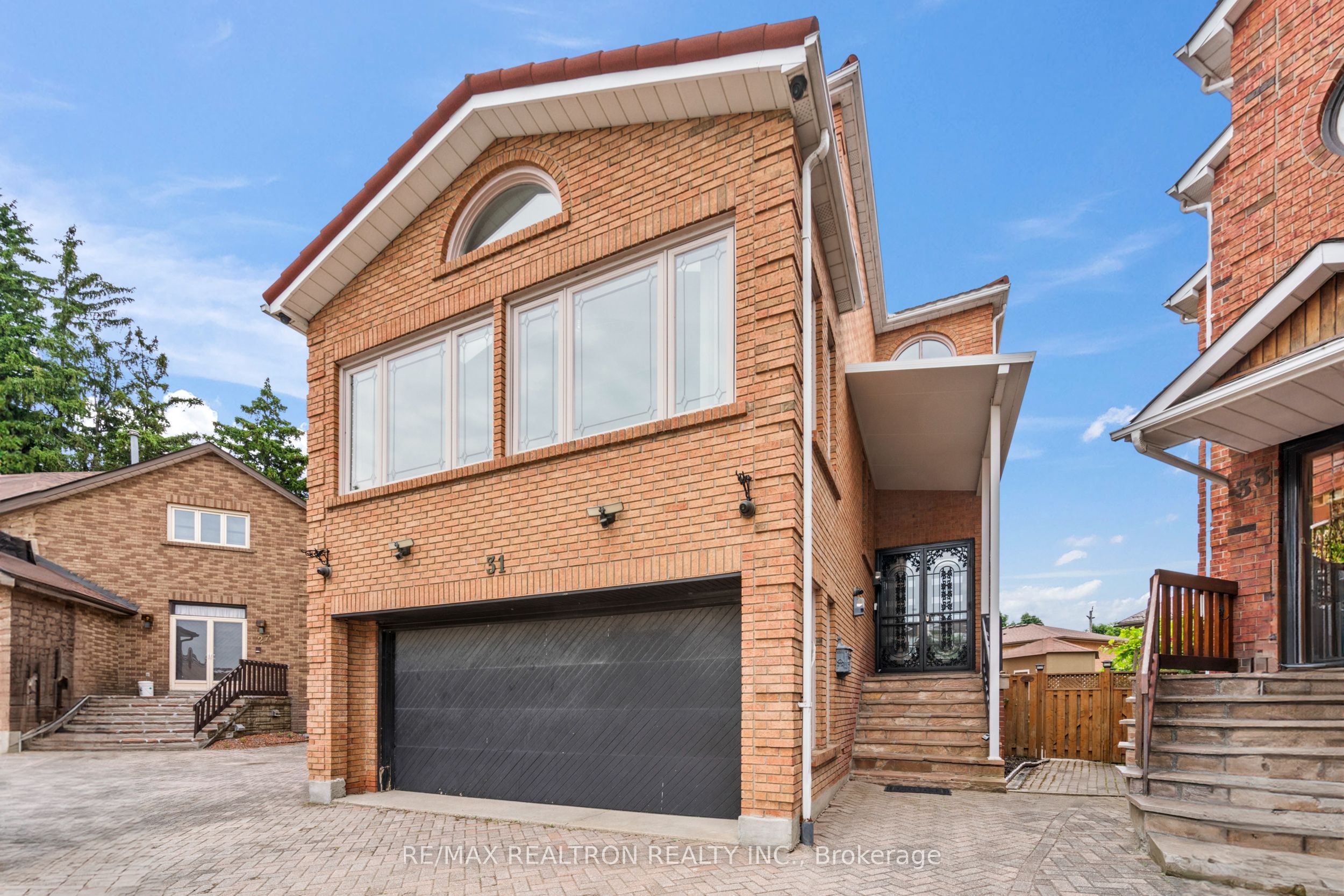 31 Carnival Court Property Photo 1