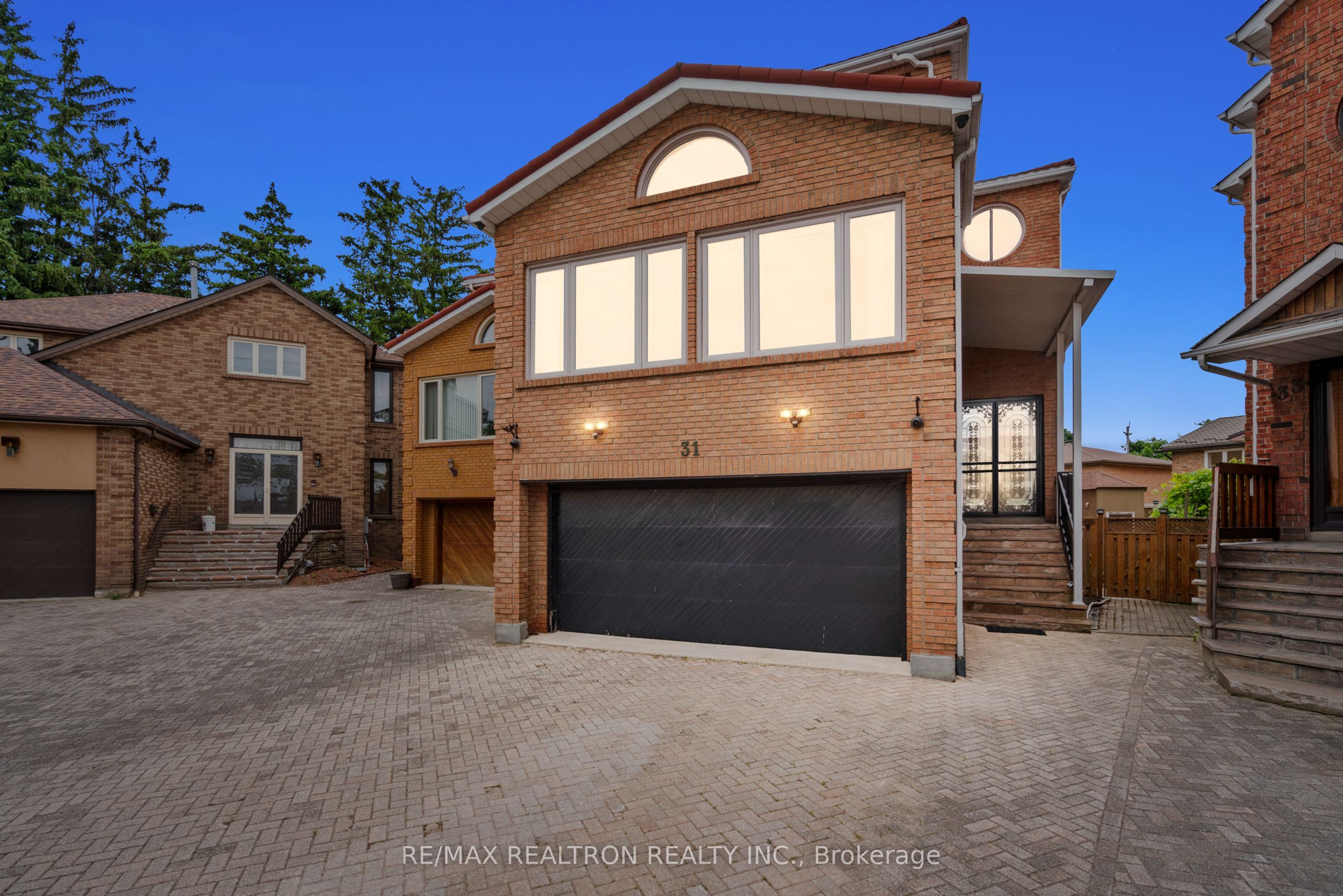 31 Carnival Court Property Photo 3