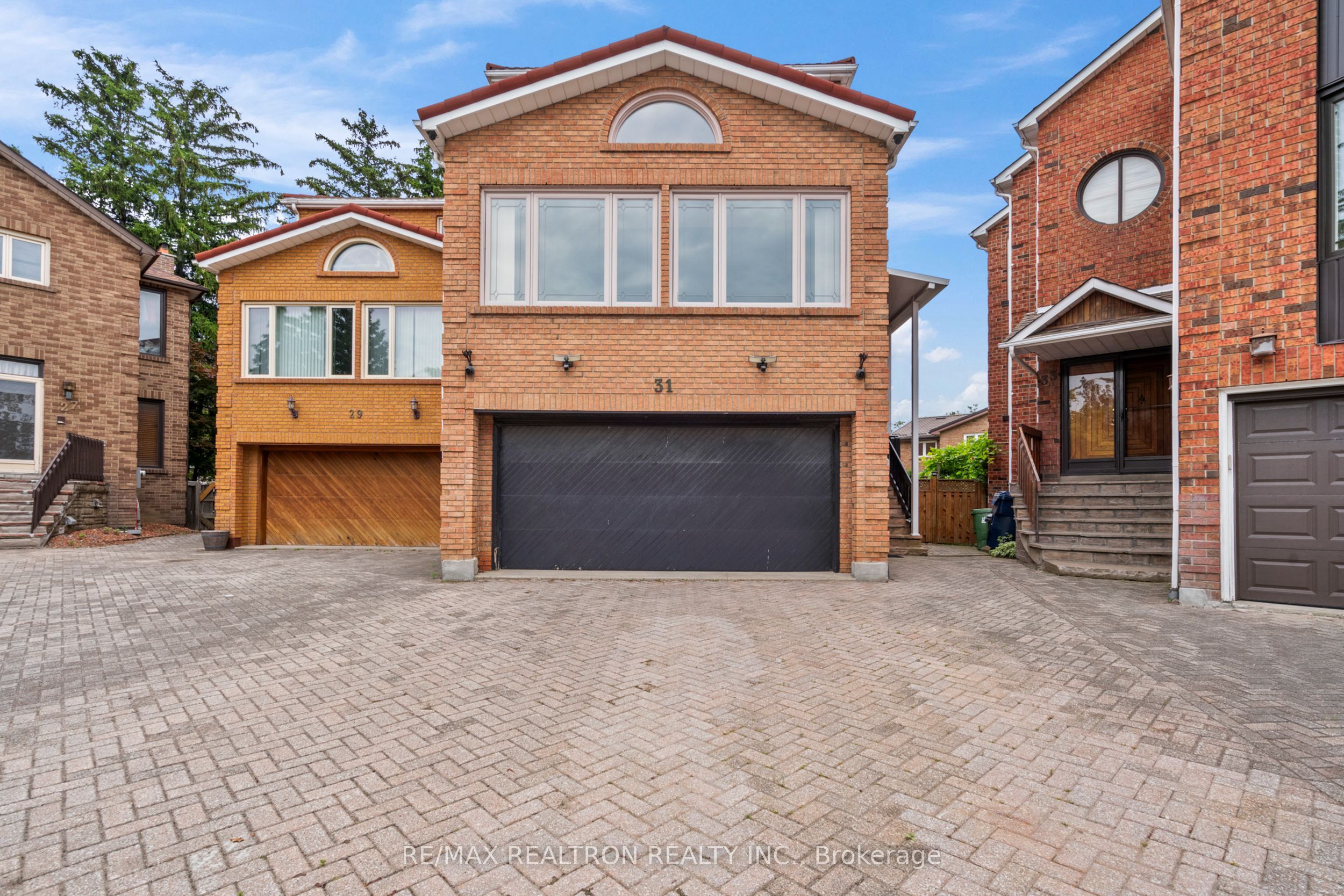 31 Carnival Court Property Photo 4