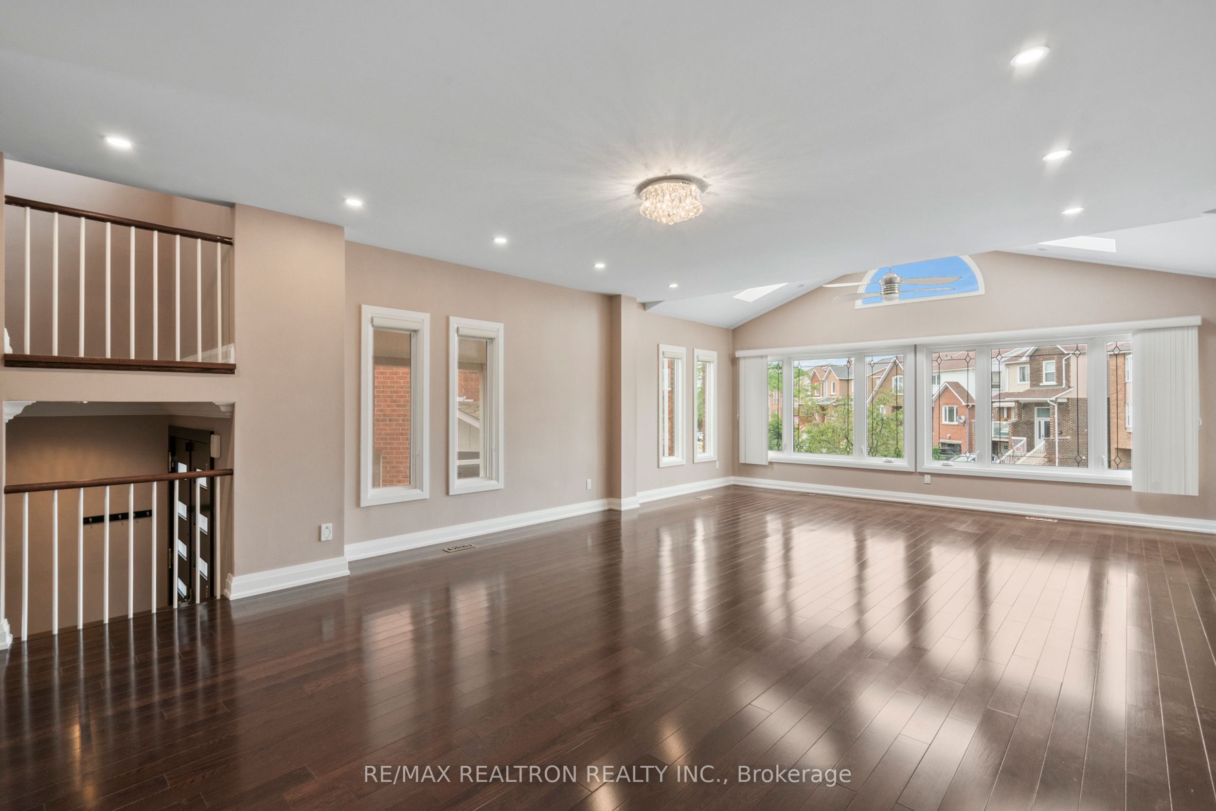 31 Carnival Court Property Photo 5