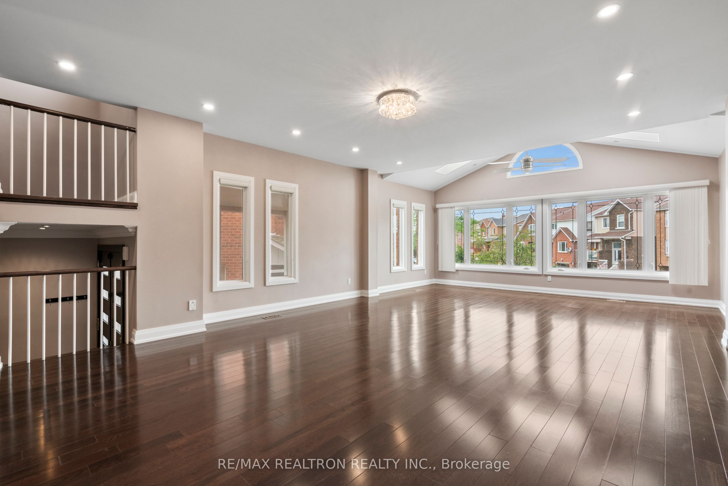 31 Carnival Court Property Photo 6