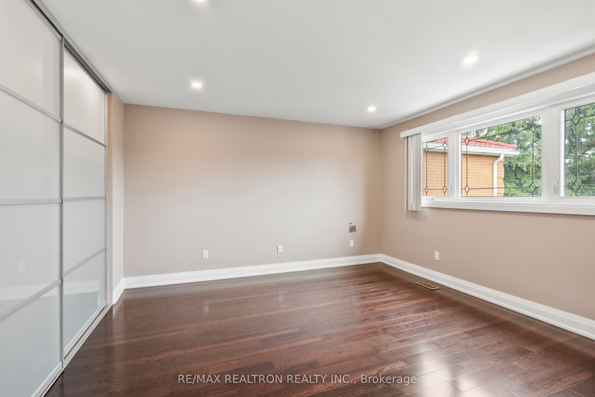 31 Carnival Court Property Photo 15