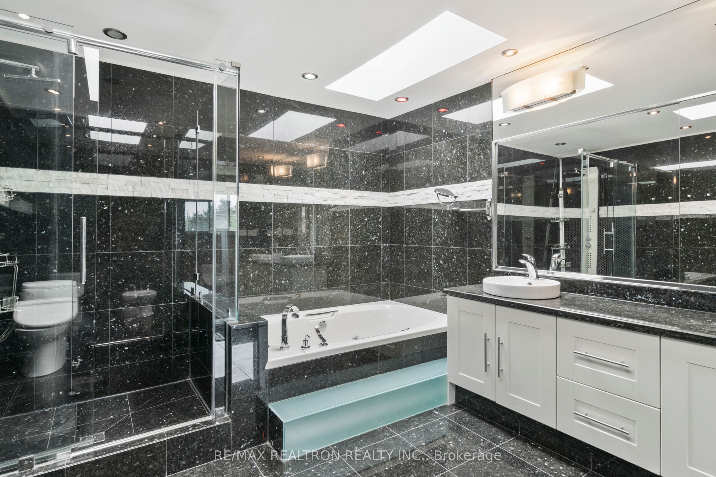 31 Carnival Court Property Photo 19
