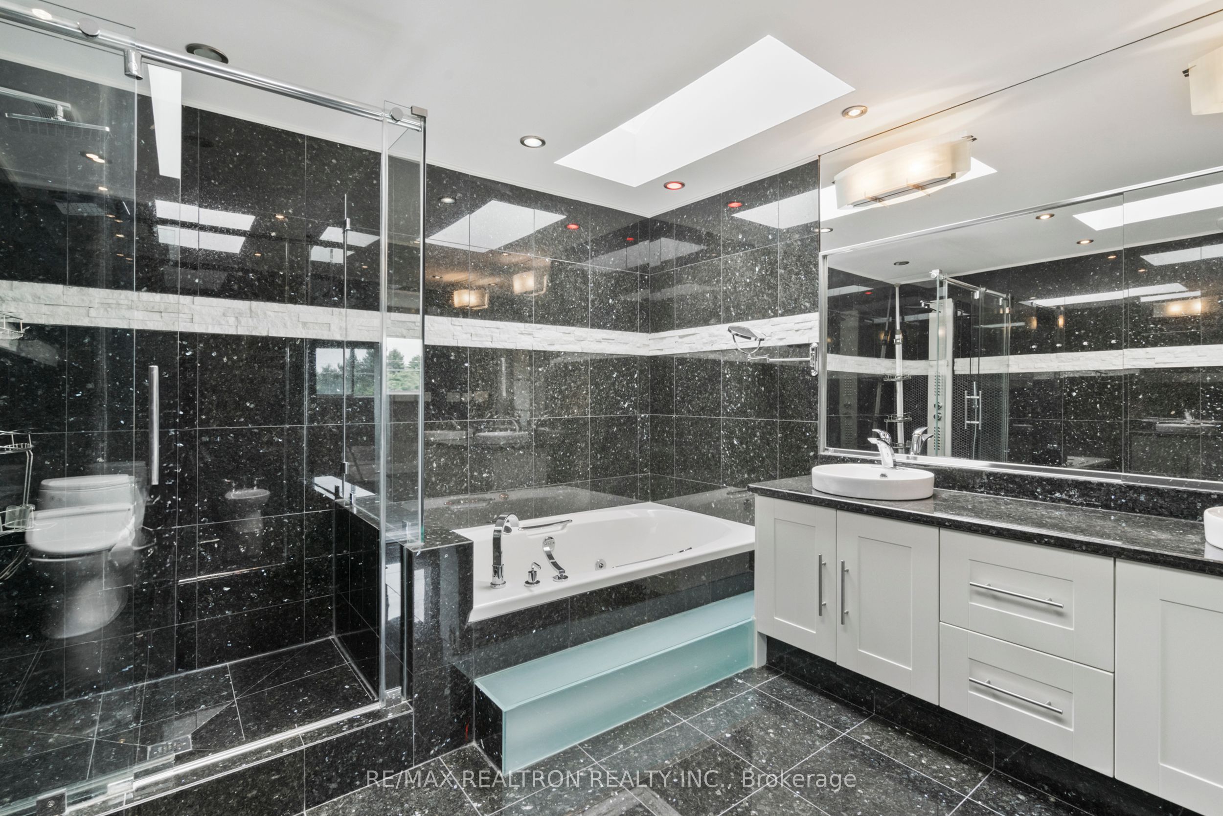 31 Carnival Court Property Photo 20