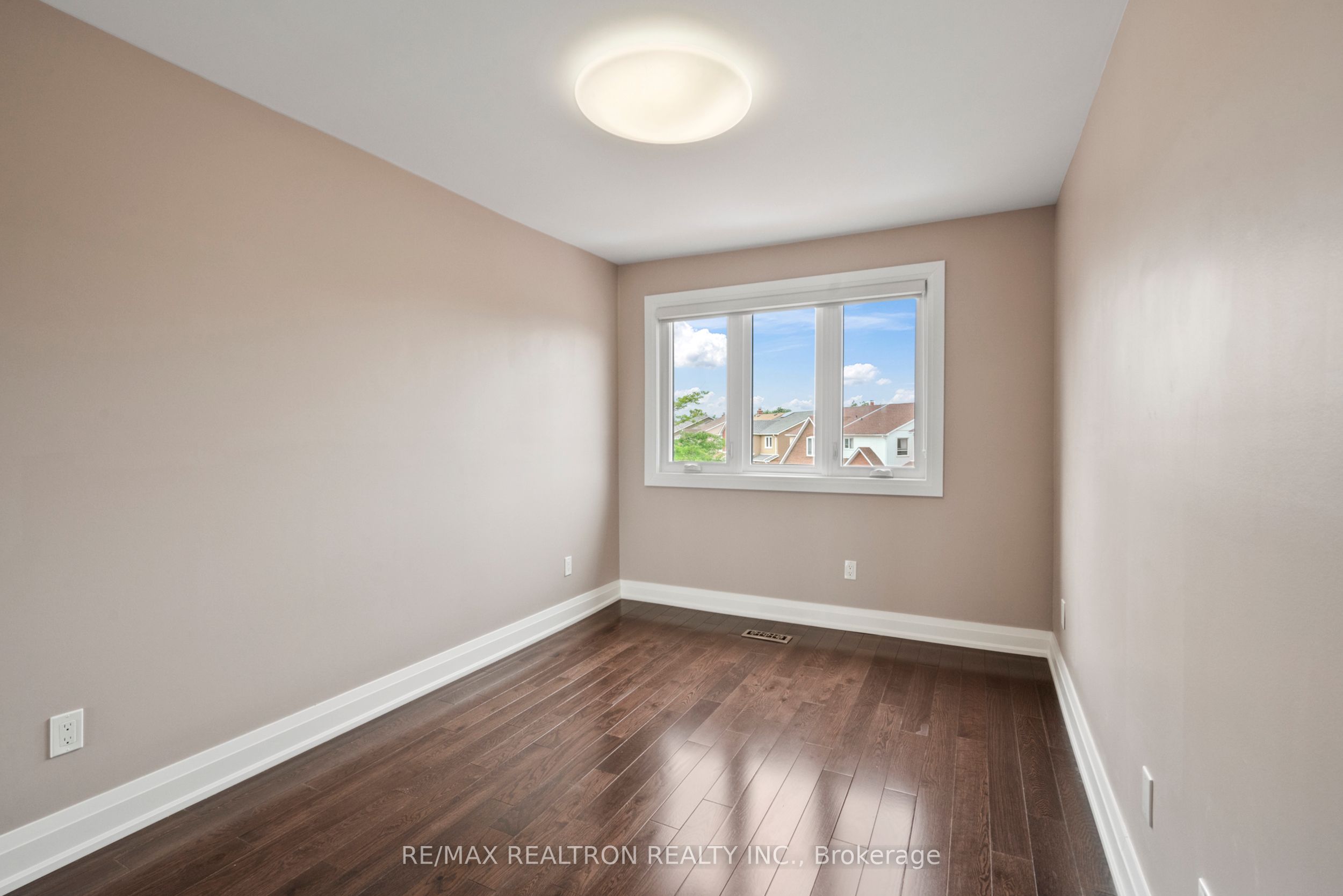 31 Carnival Court Property Photo 21