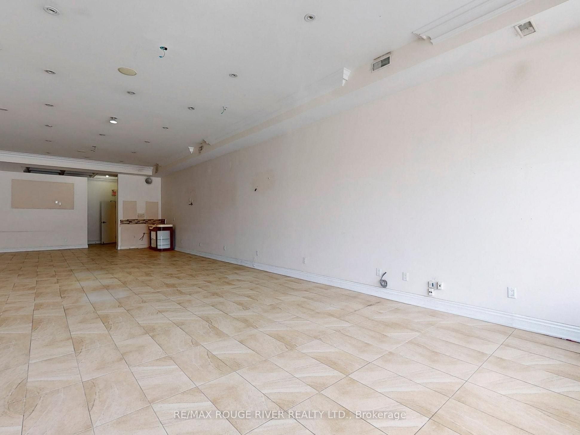 1556 Avenue Road Property Photo 12