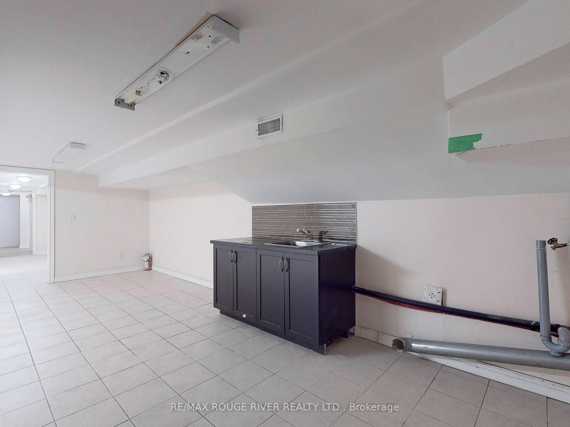 1556 Avenue Road Property Photo 17
