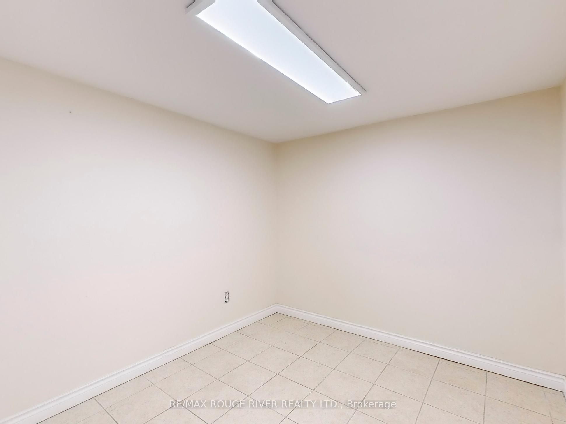 1556 Avenue Road Property Photo 22