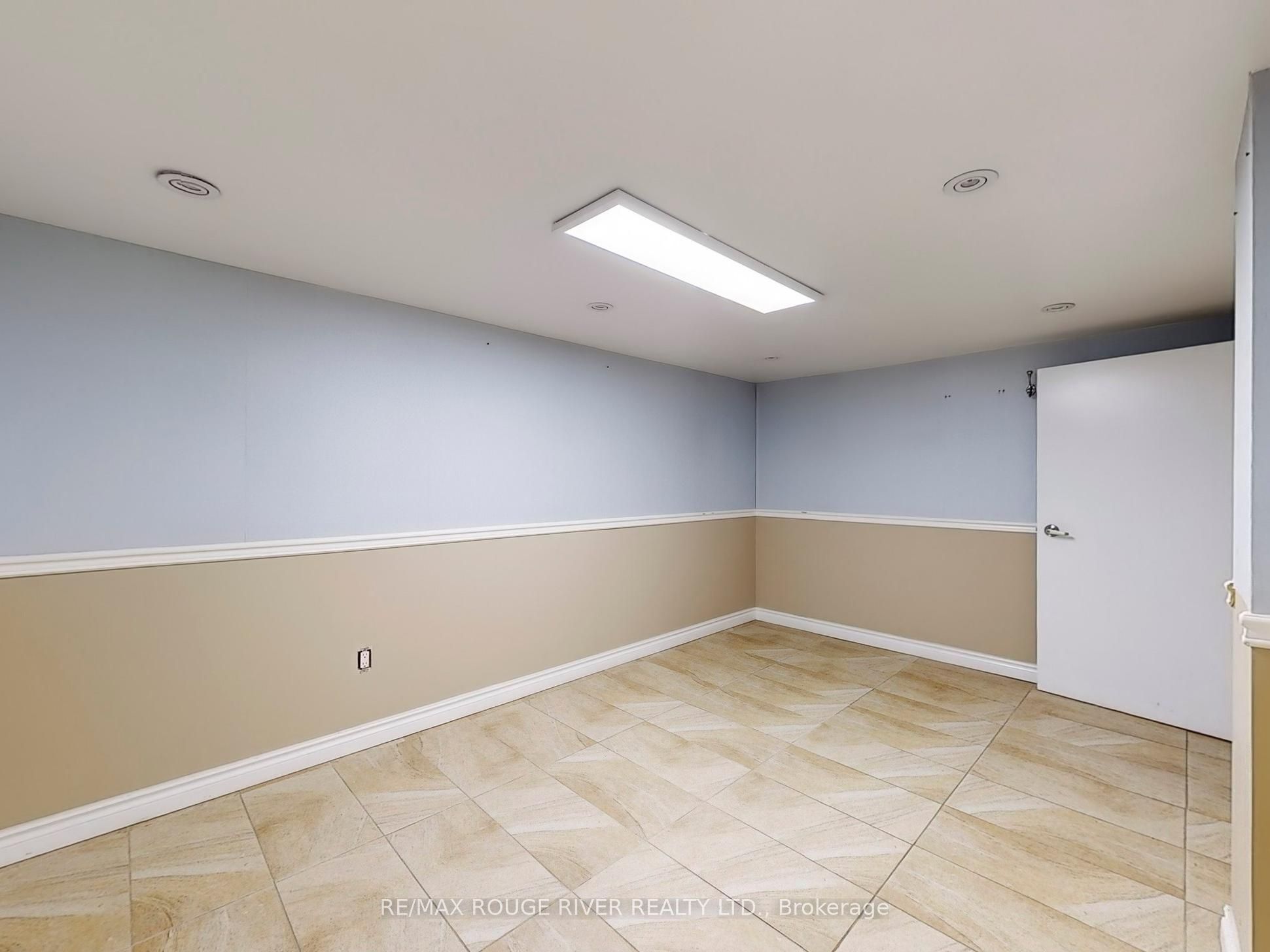 1556 Avenue Road Property Photo 25