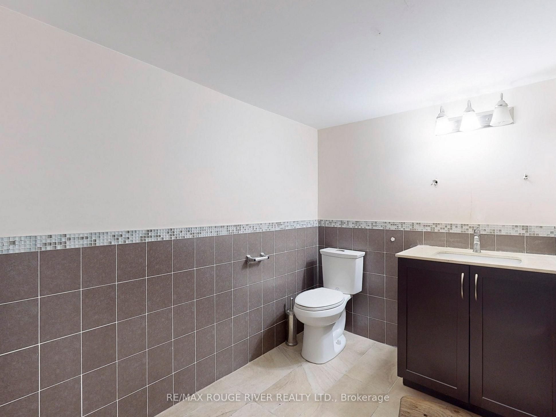 1556 Avenue Road Property Photo 27