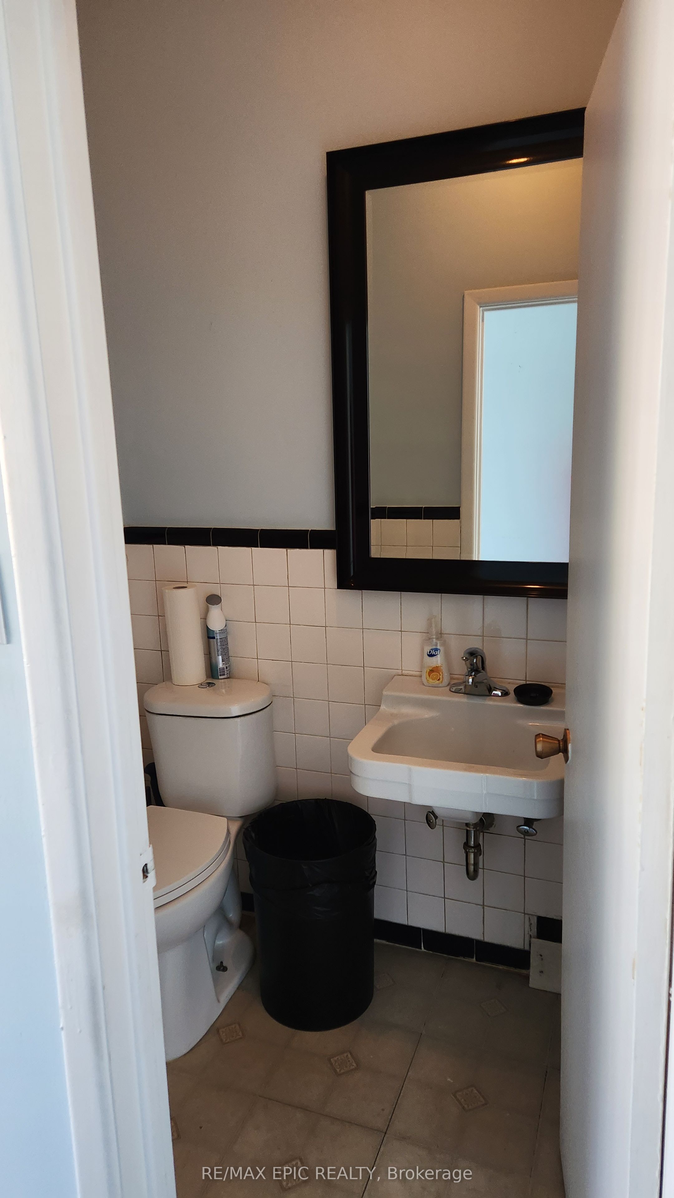 #1 - 329 St George Street Property Photo 5