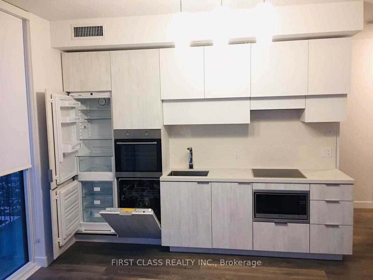 #4302 - 8 Eglinton Avenue Property Photo 7
