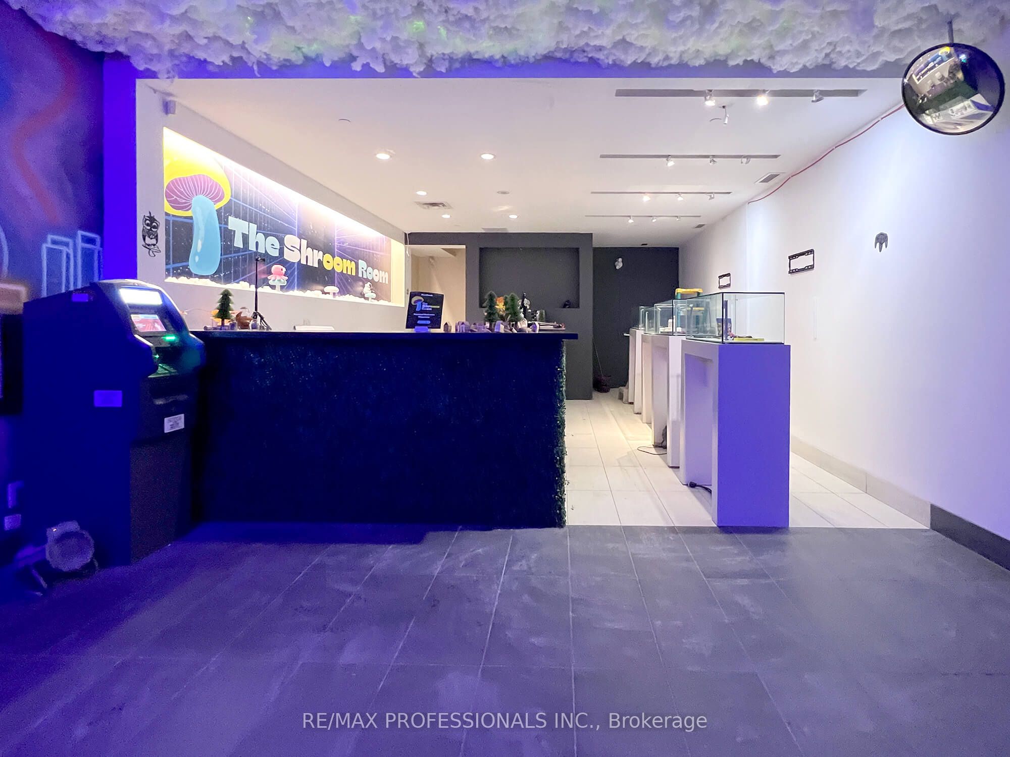 756 Yonge Street Property Photo 4