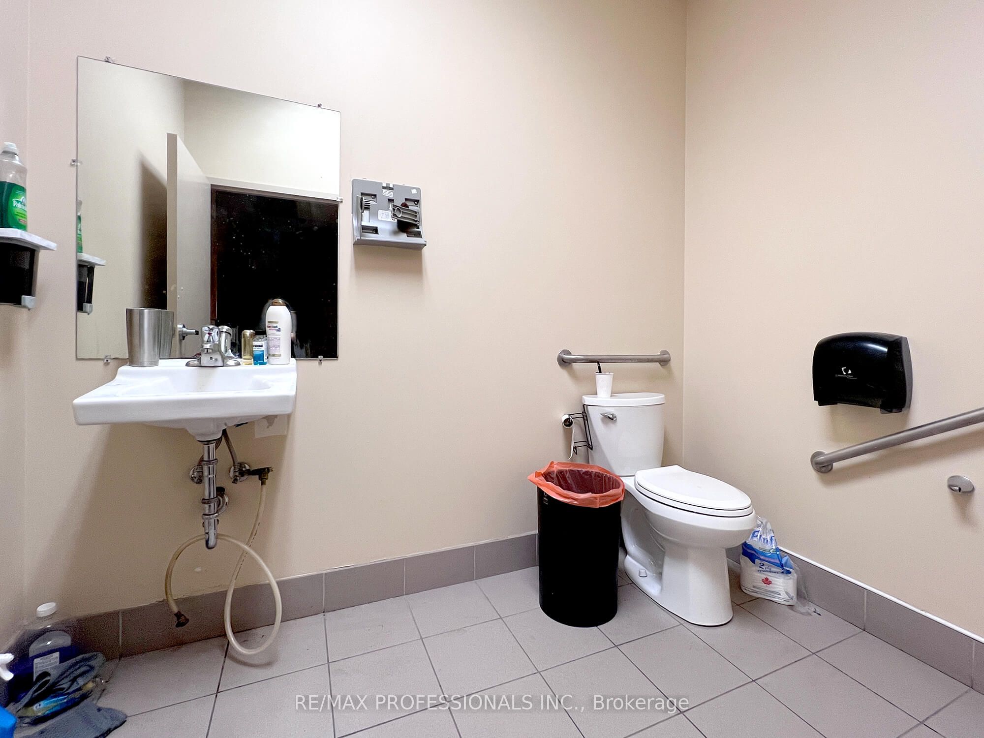 756 Yonge Street Property Photo 14