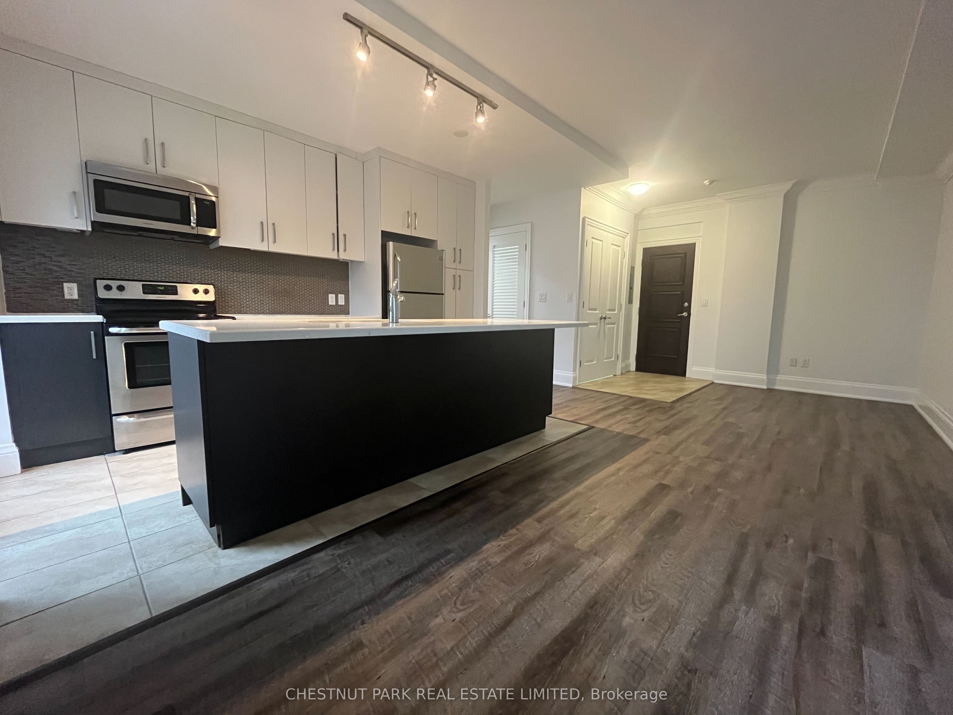#304 - 3443 Bathurst Street Property Photo 6