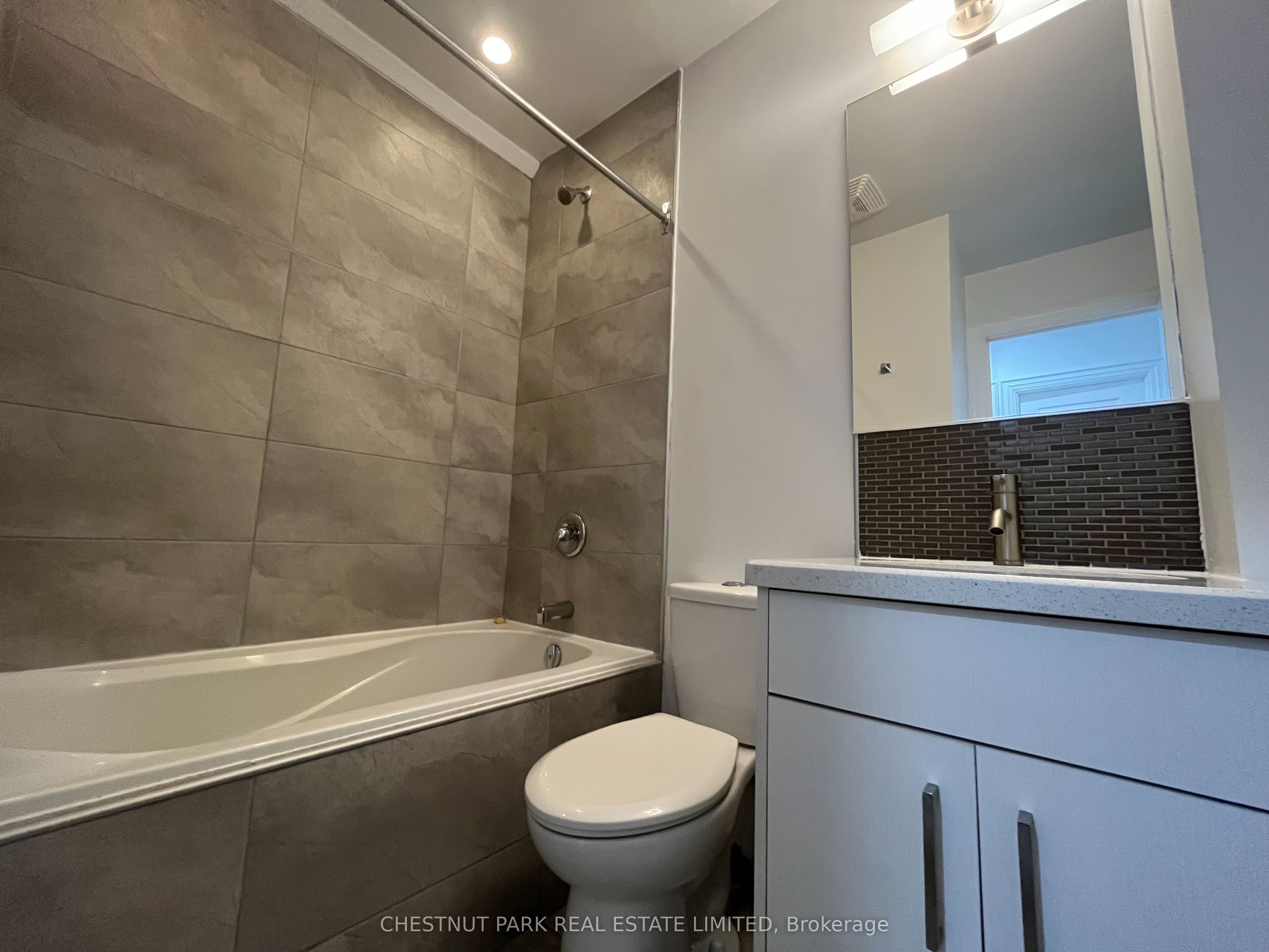 #304 - 3443 Bathurst Street Property Photo 17