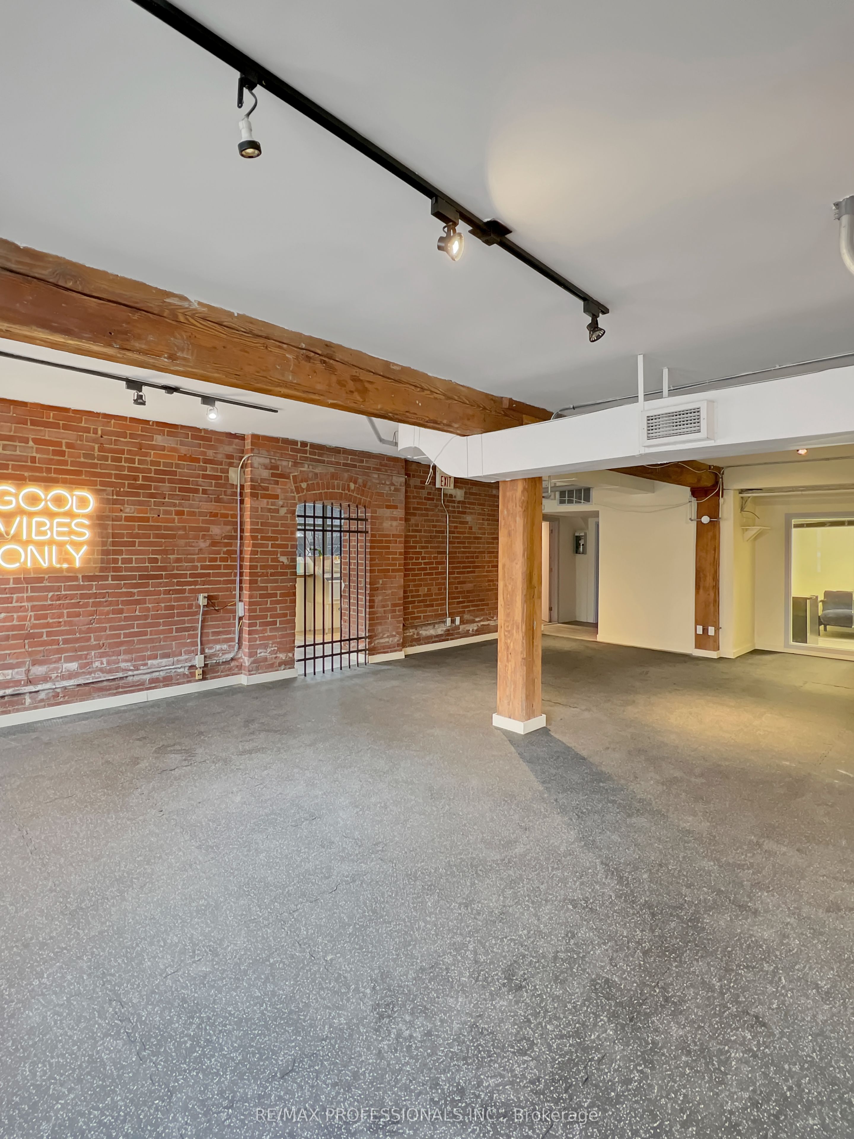 #unit 1 - 290 Shuter Street Property Photo 2
