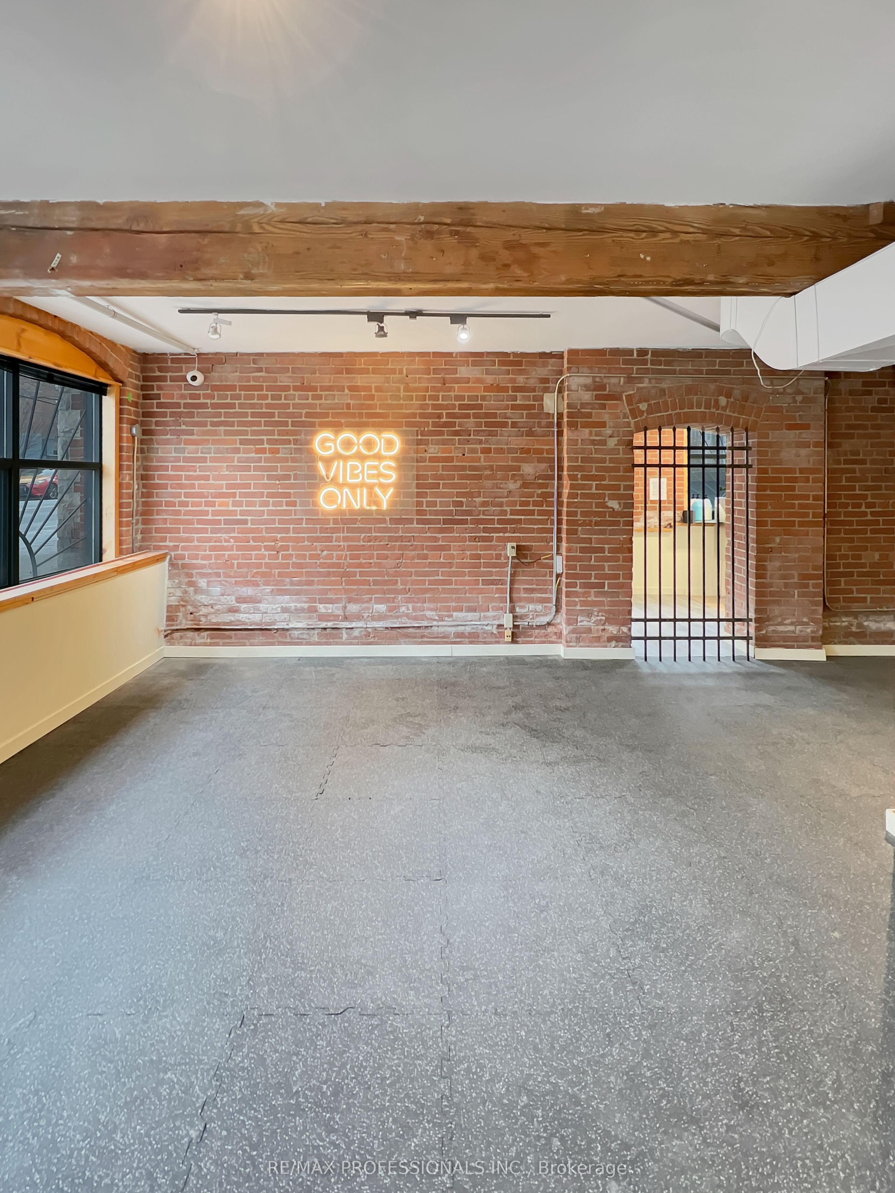#unit 1 - 290 Shuter Street Property Photo 3