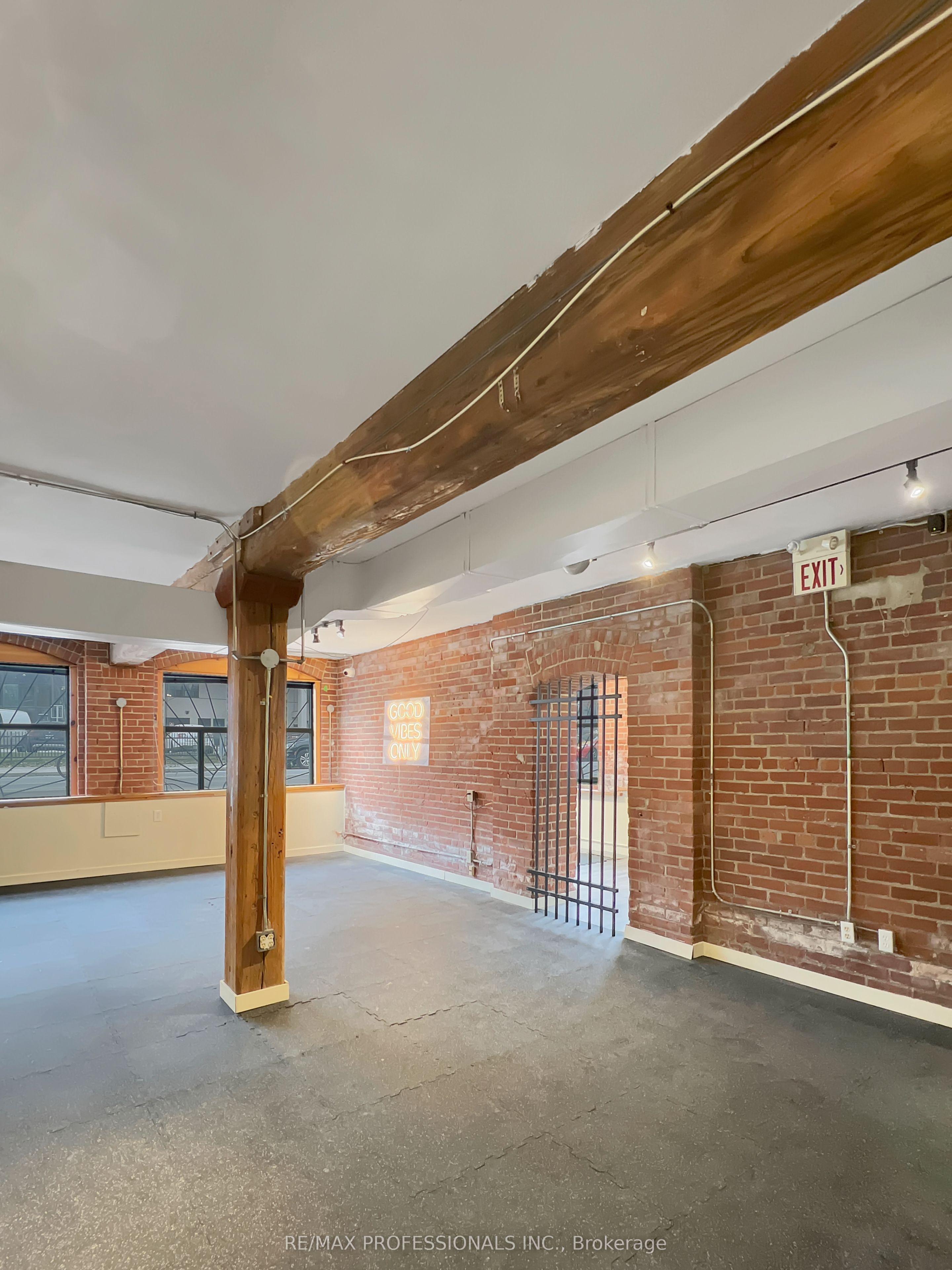 #unit 1 - 290 Shuter Street Property Photo 6