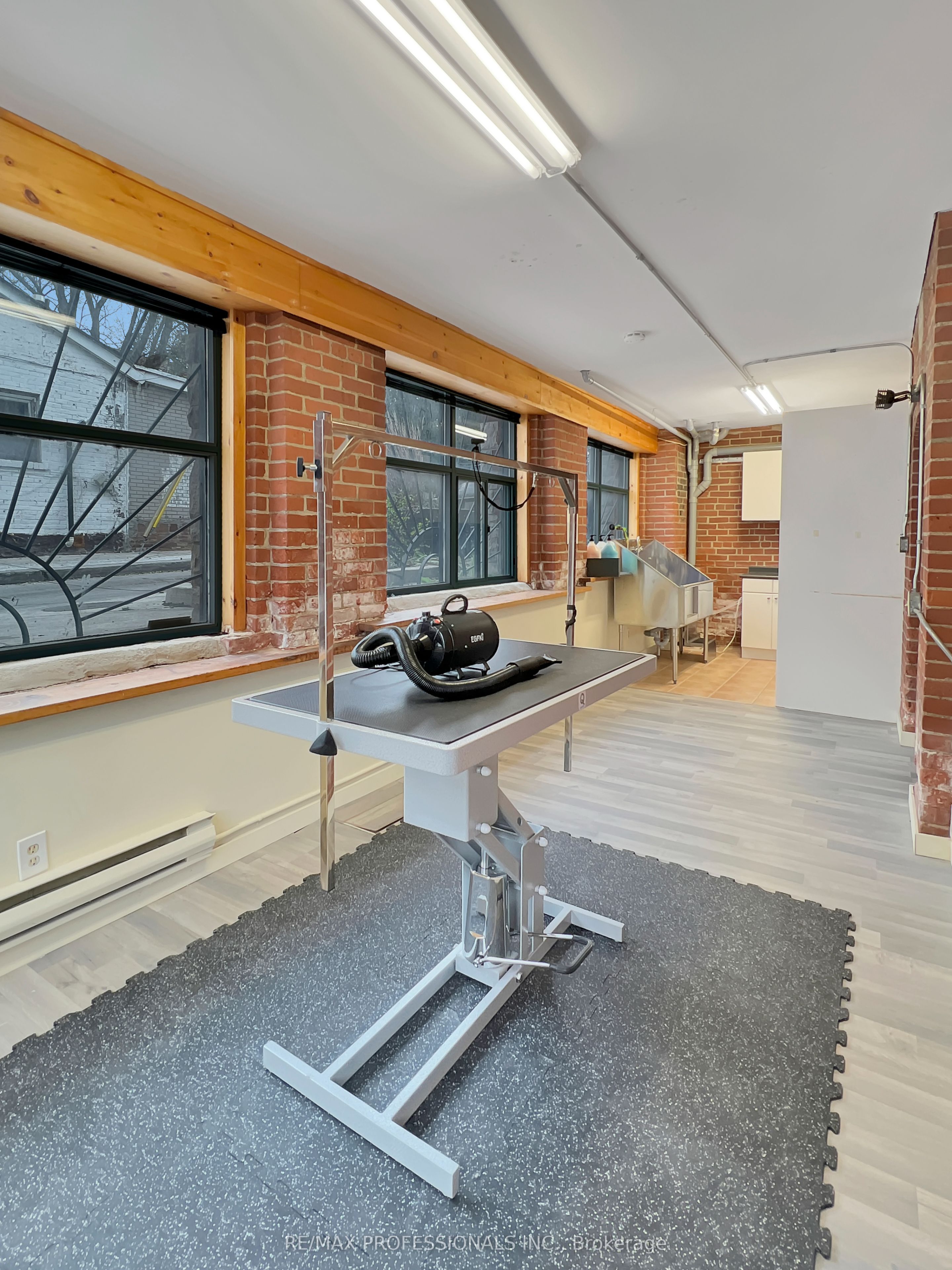 #unit 1 - 290 Shuter Street Property Photo 7