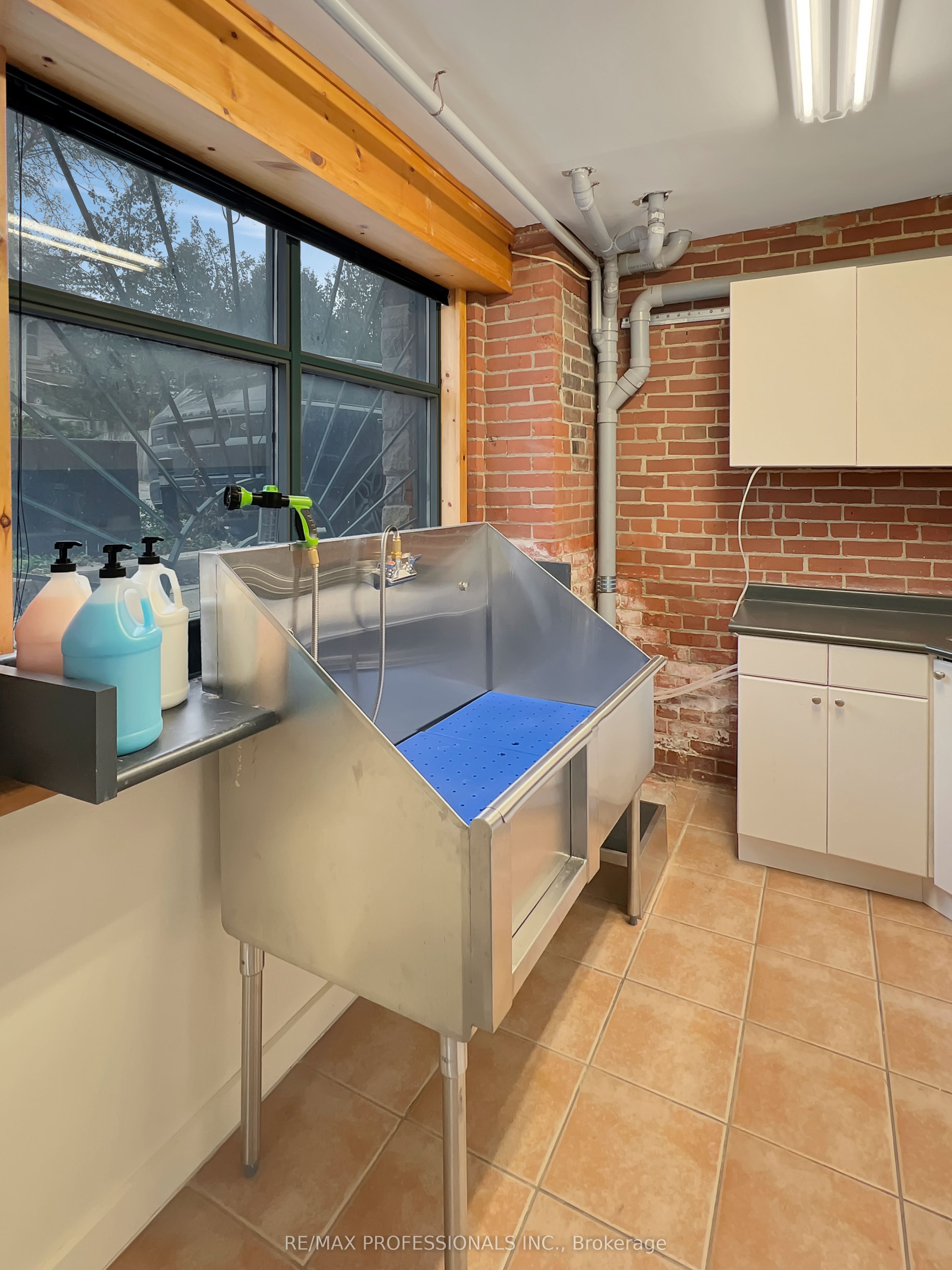 #unit 1 - 290 Shuter Street Property Photo 11