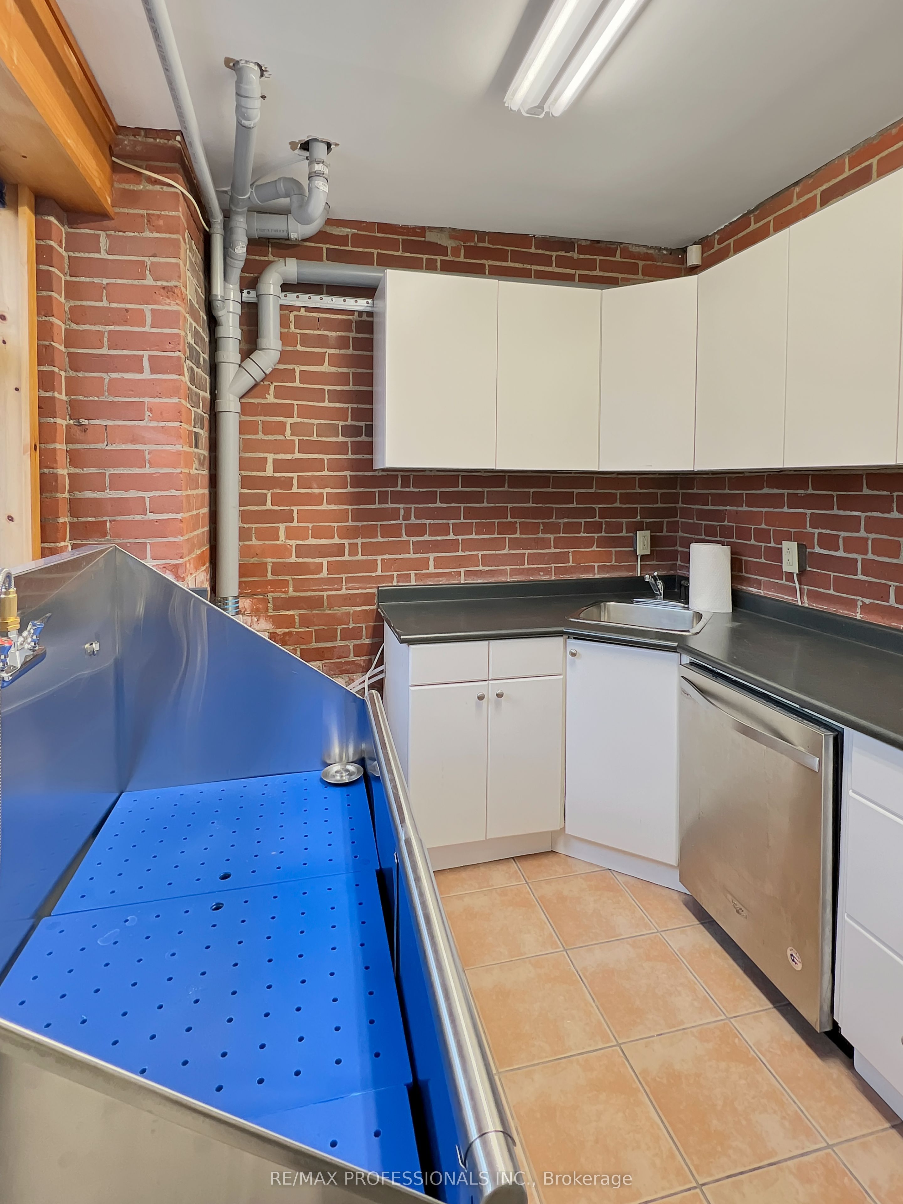 #unit 1 - 290 Shuter Street Property Photo 12
