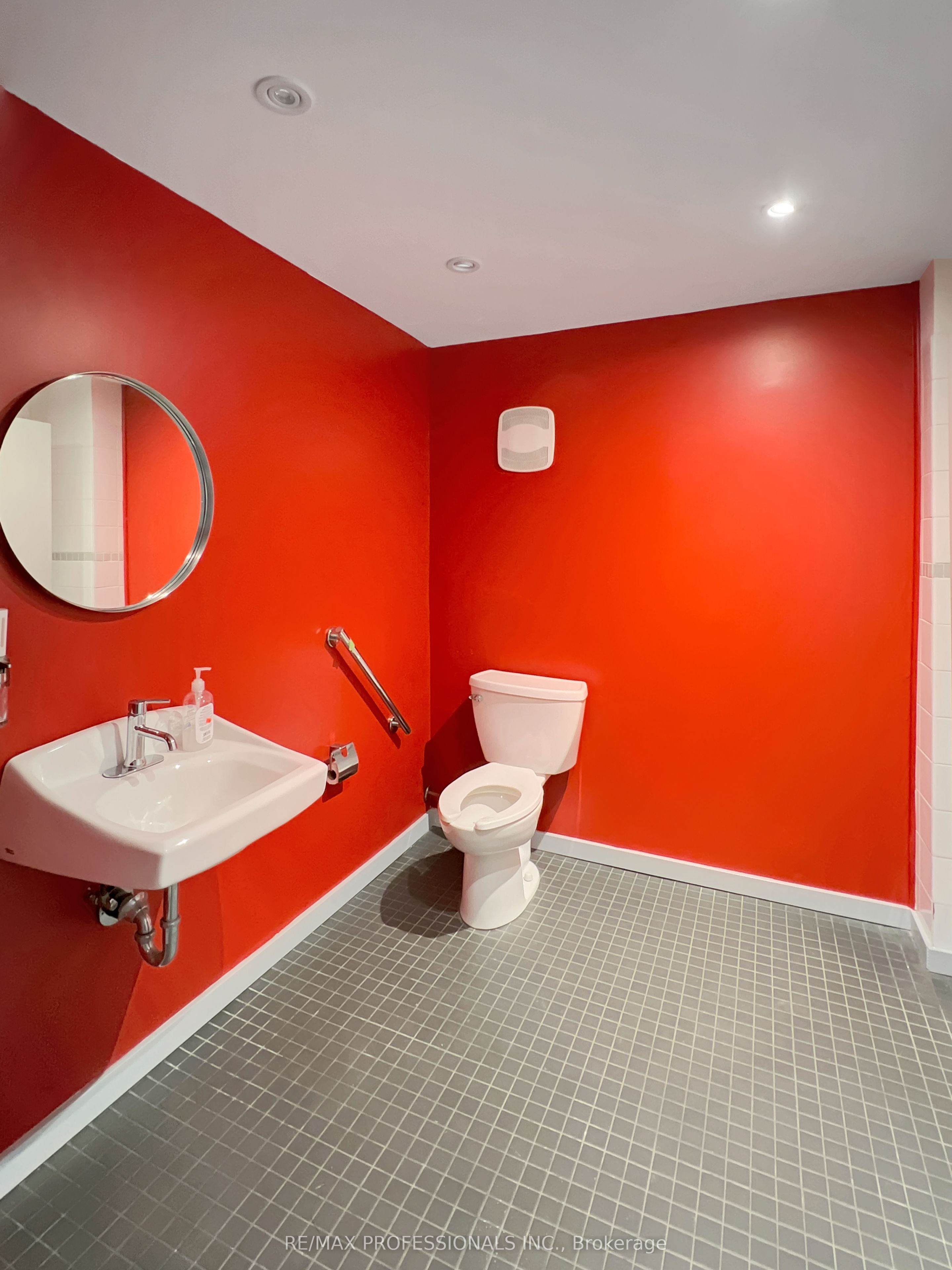 #unit 1 - 290 Shuter Street Property Photo 14