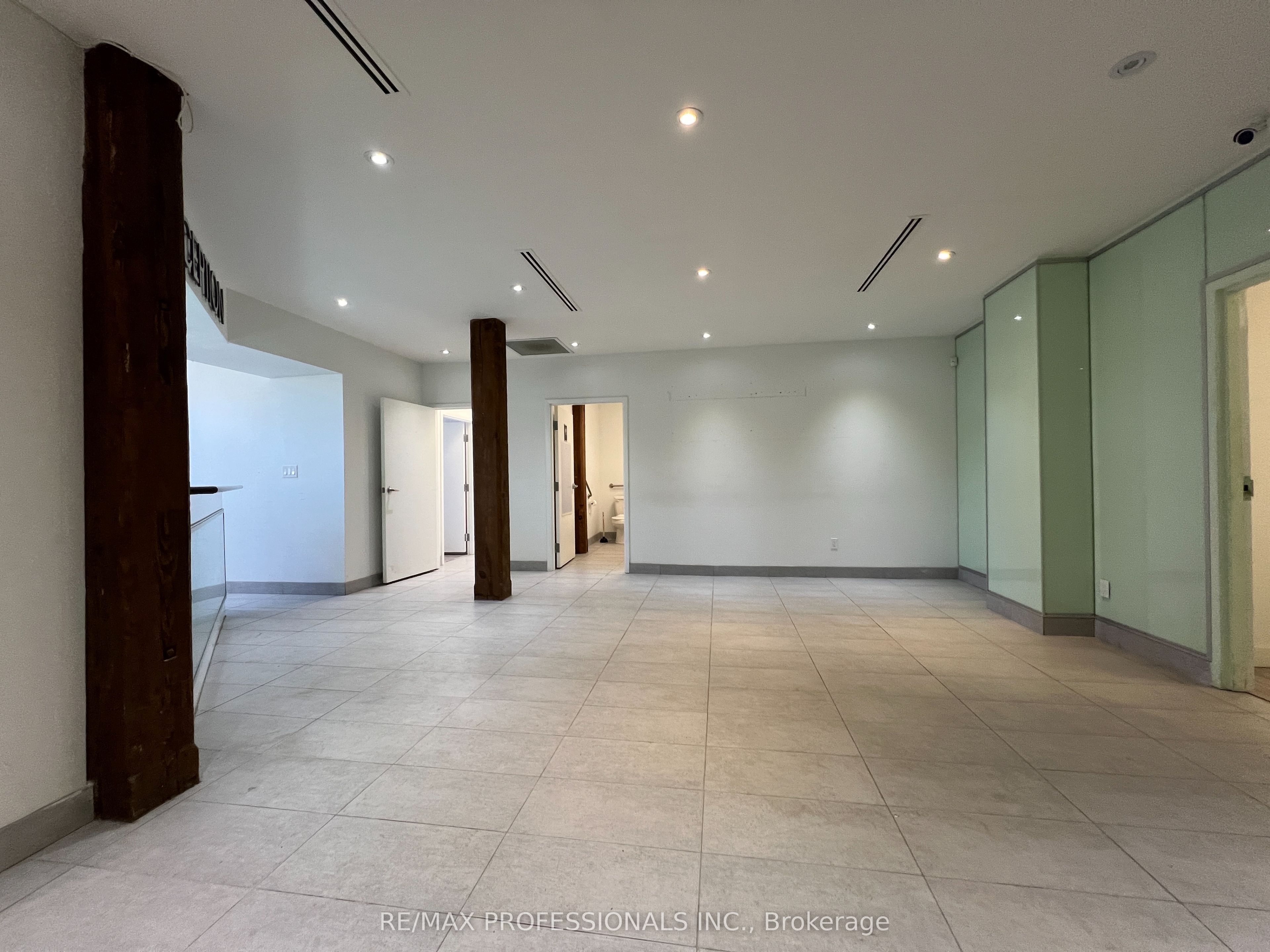 #unit 2 - 290 Shuter Street Property Photo 4