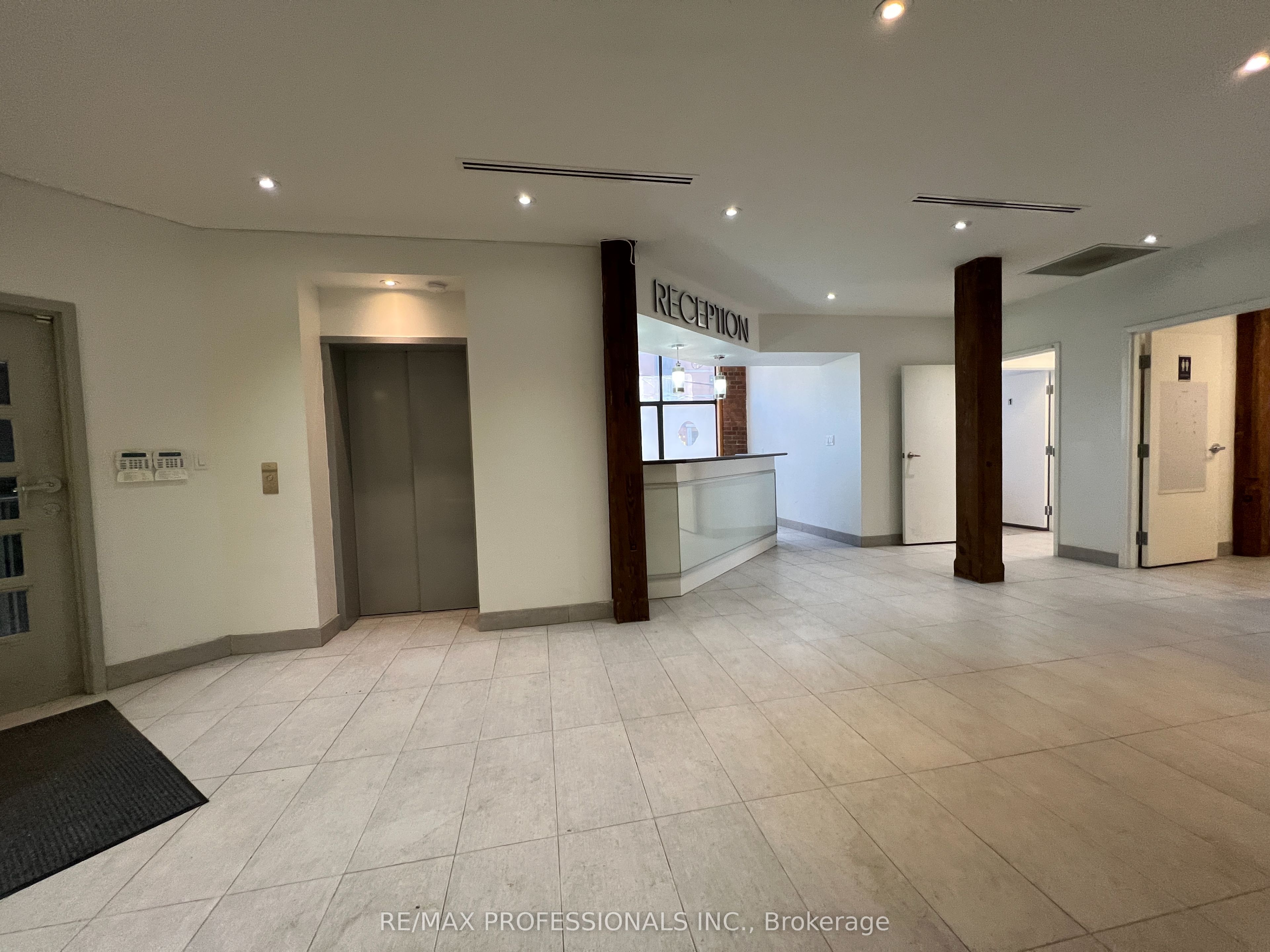 #unit 2 - 290 Shuter Street Property Photo 6