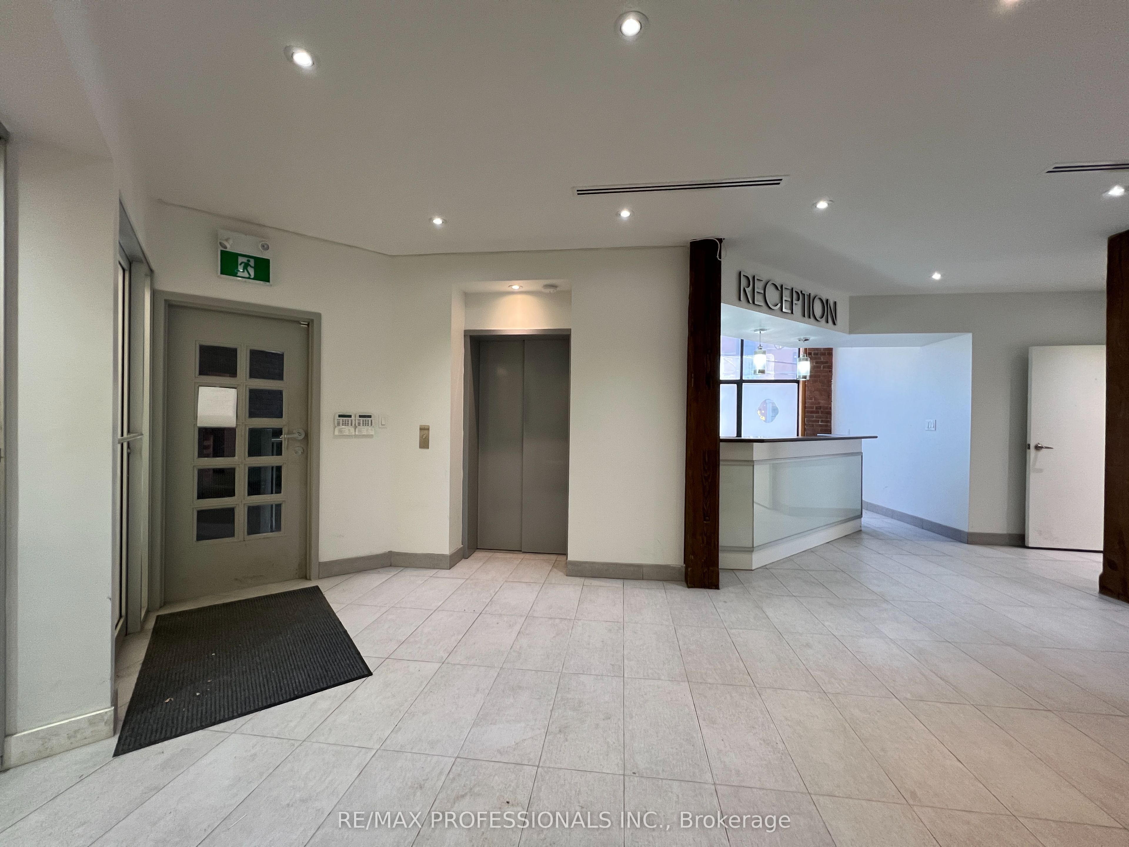 #unit 2 - 290 Shuter Street Property Photo 7
