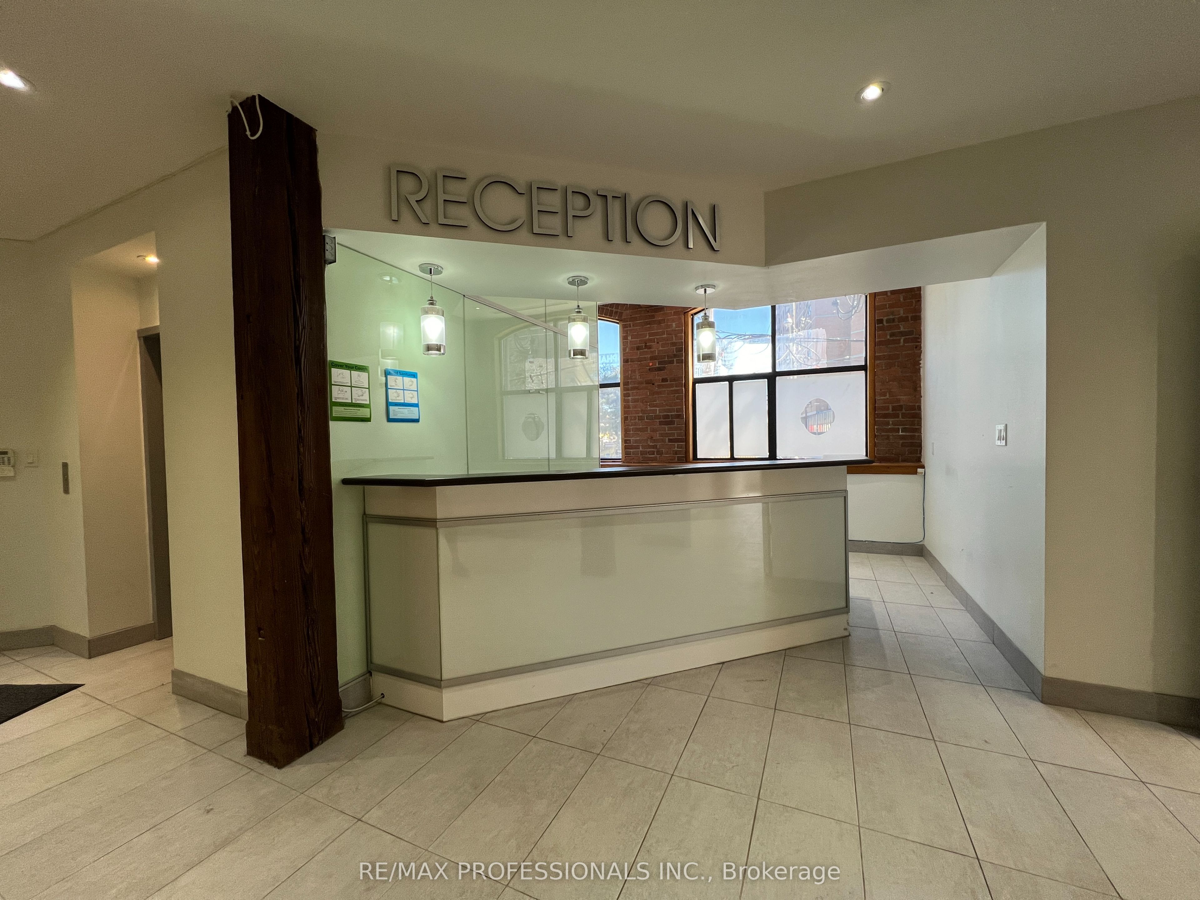 #unit 2 - 290 Shuter Street Property Photo 8
