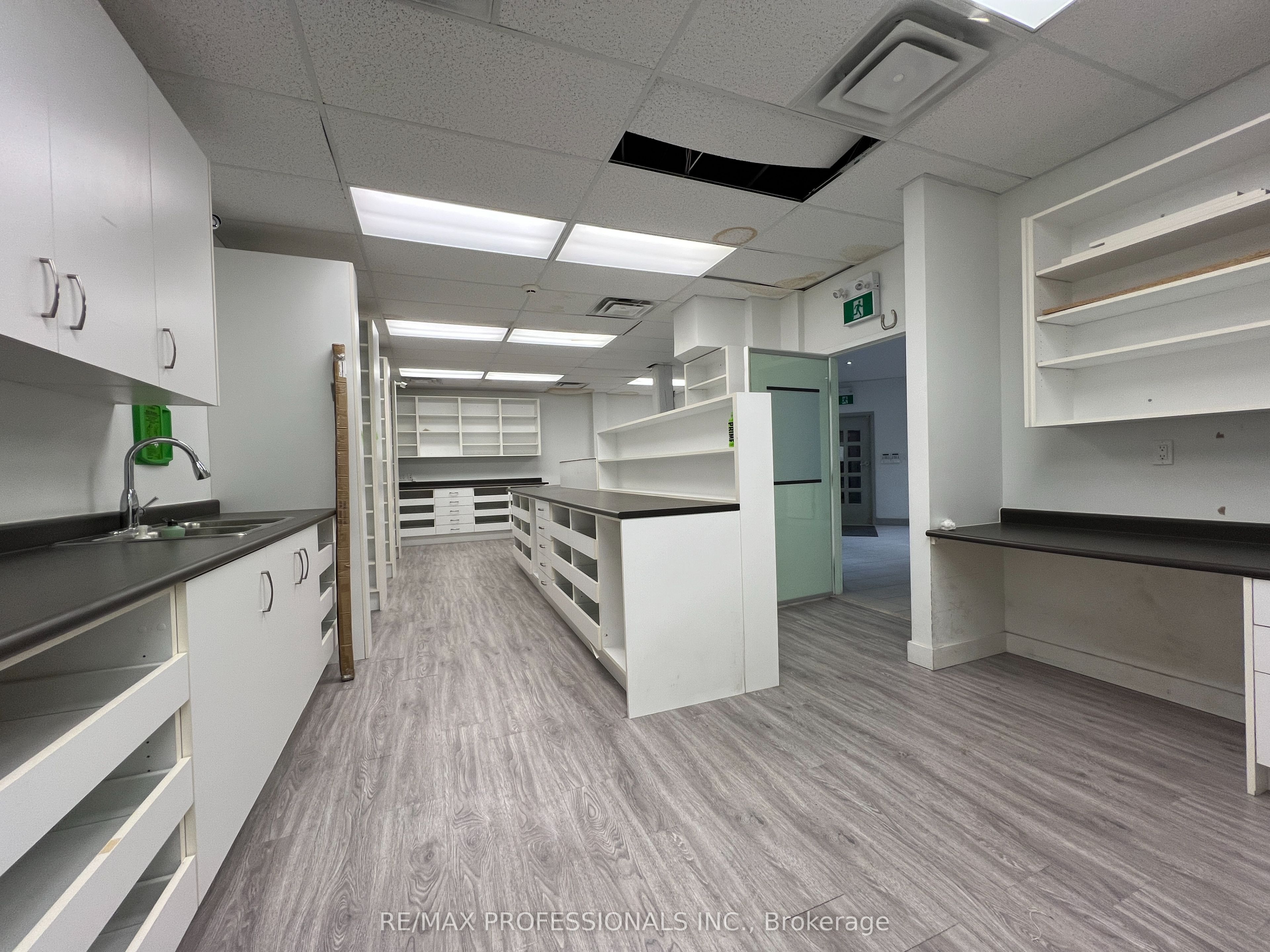 #unit 2 - 290 Shuter Street Property Photo 9