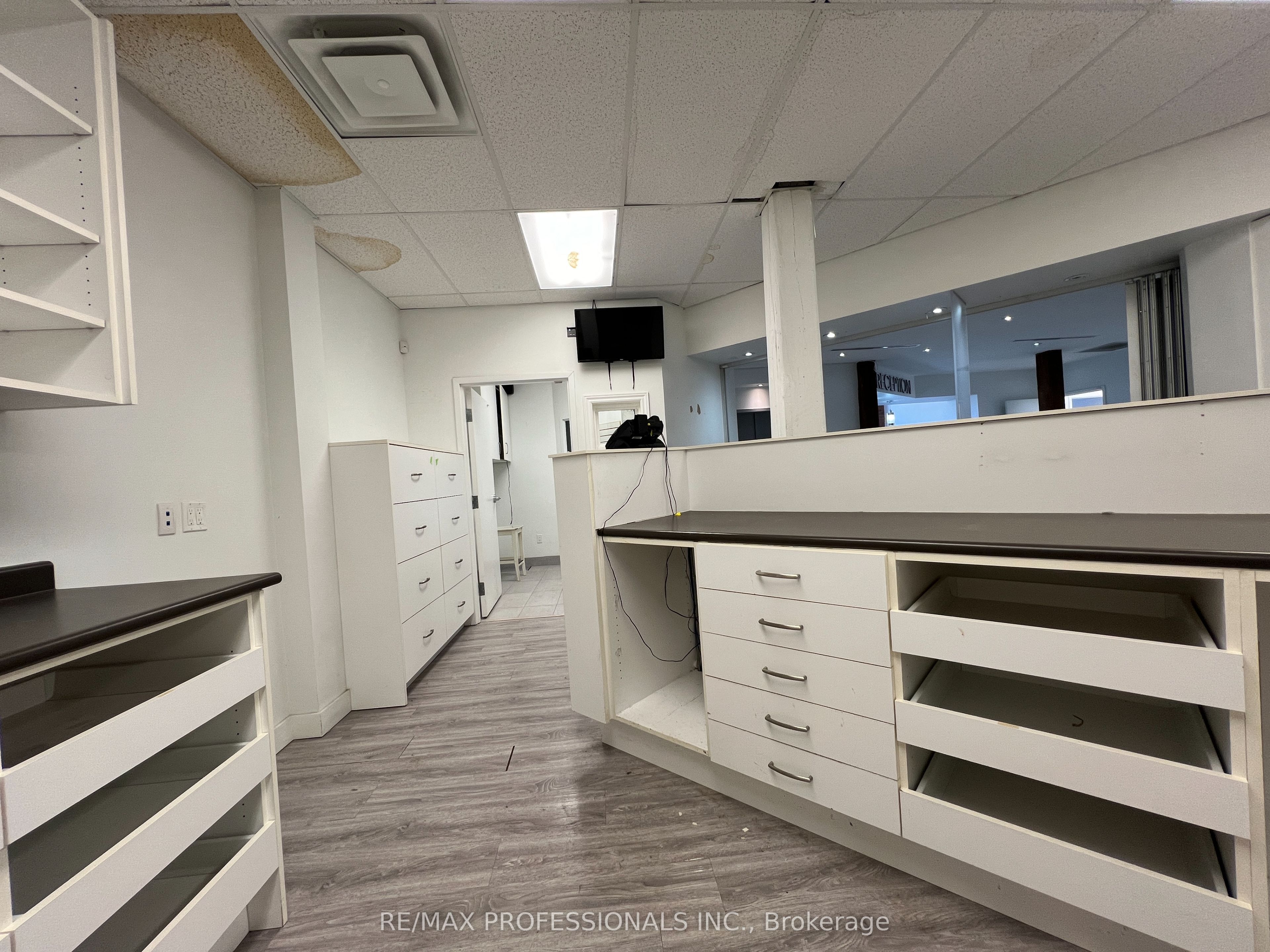#unit 2 - 290 Shuter Street Property Photo 10