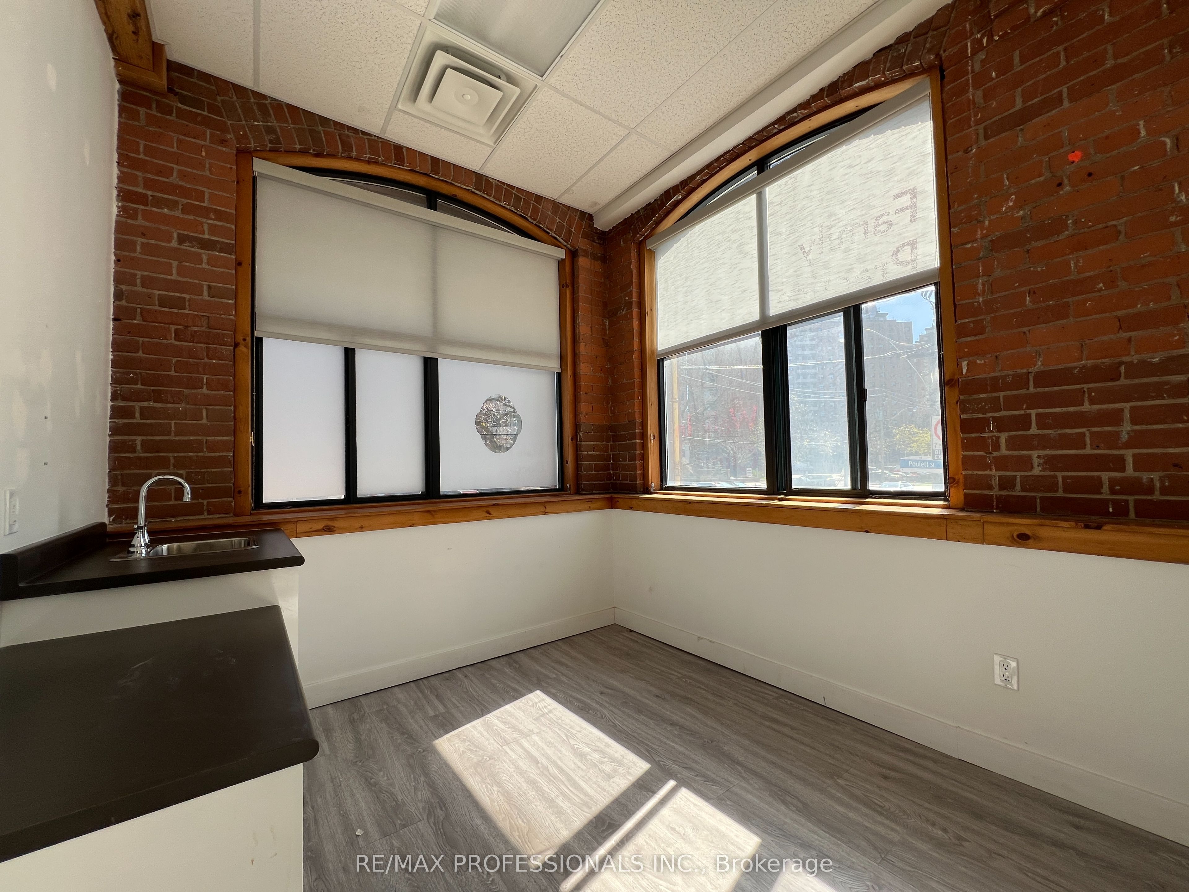 #unit 2 - 290 Shuter Street Property Photo 11