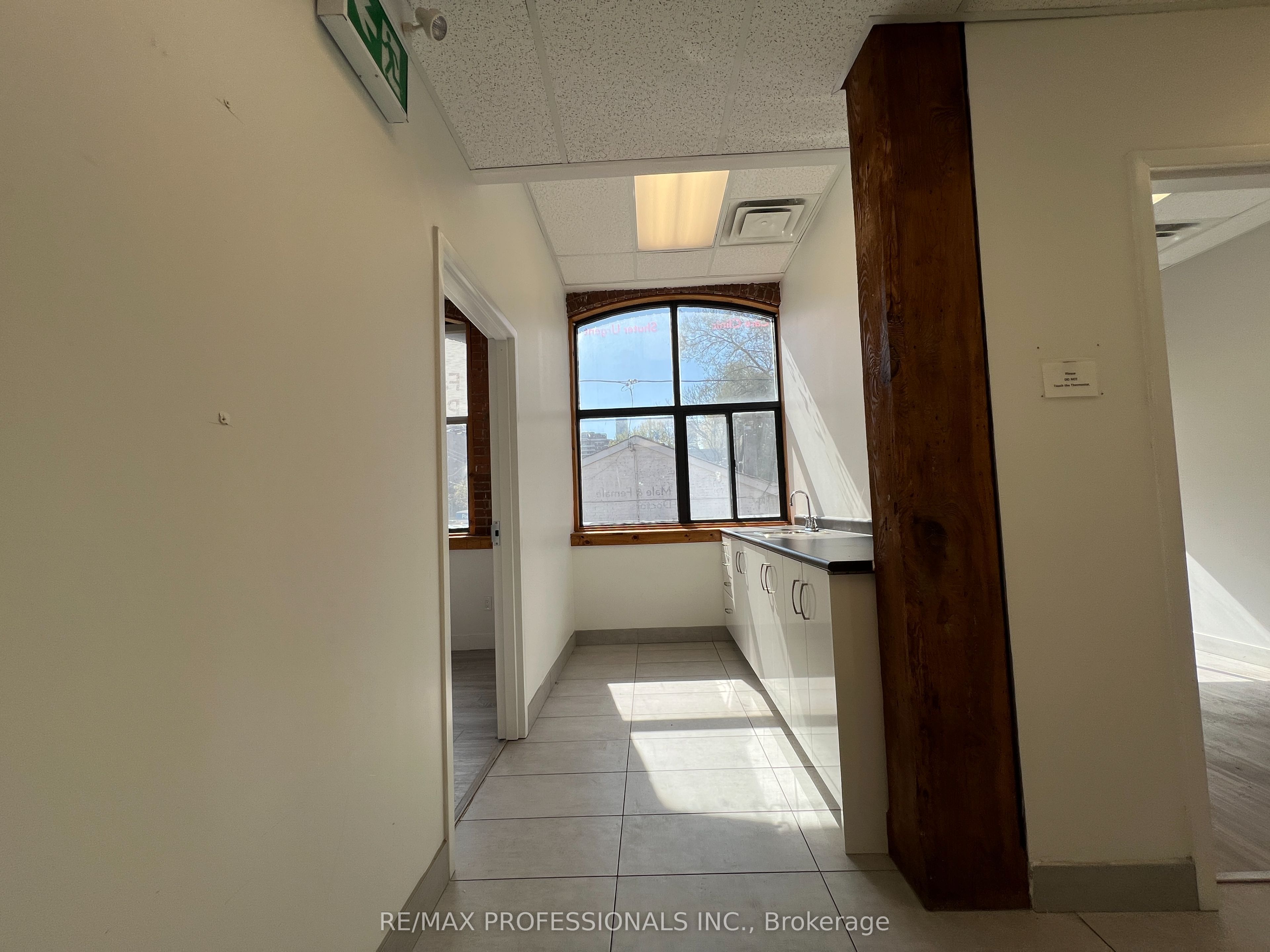 #unit 2 - 290 Shuter Street Property Photo 12